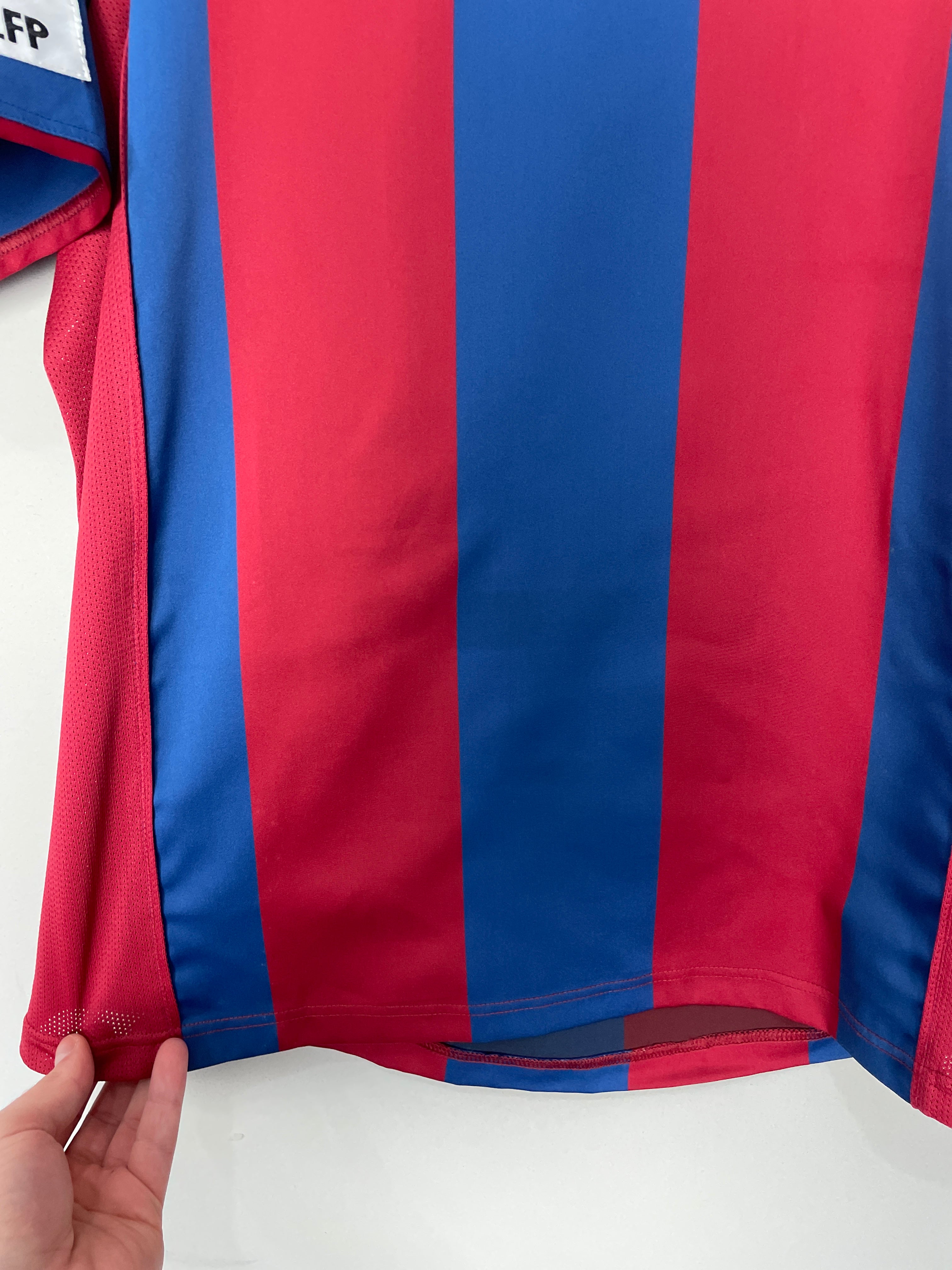 Shop 2004/05 BARCELONA RONALDINHO #10 HOME SHIRT (M) NIKE, classic football shirts, vintage football shirts & retro soccer jerseys at Cult Kits