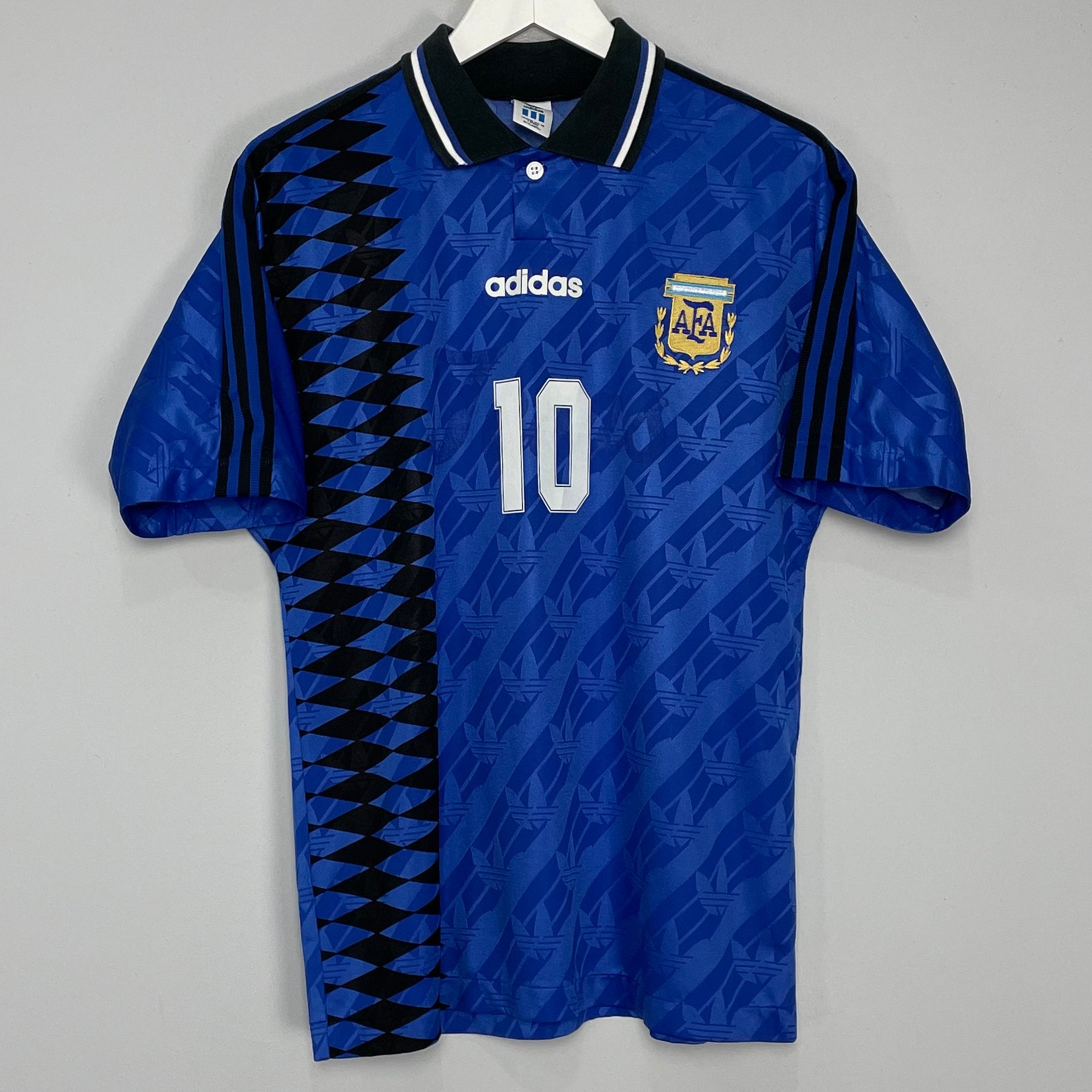 Shop 1994 ARGENTINA MARADONA #10 AWAY SHIRT (M) ADIDAS, classic football shirts, vintage football shirts & retro soccer jerseys at Cult Kits