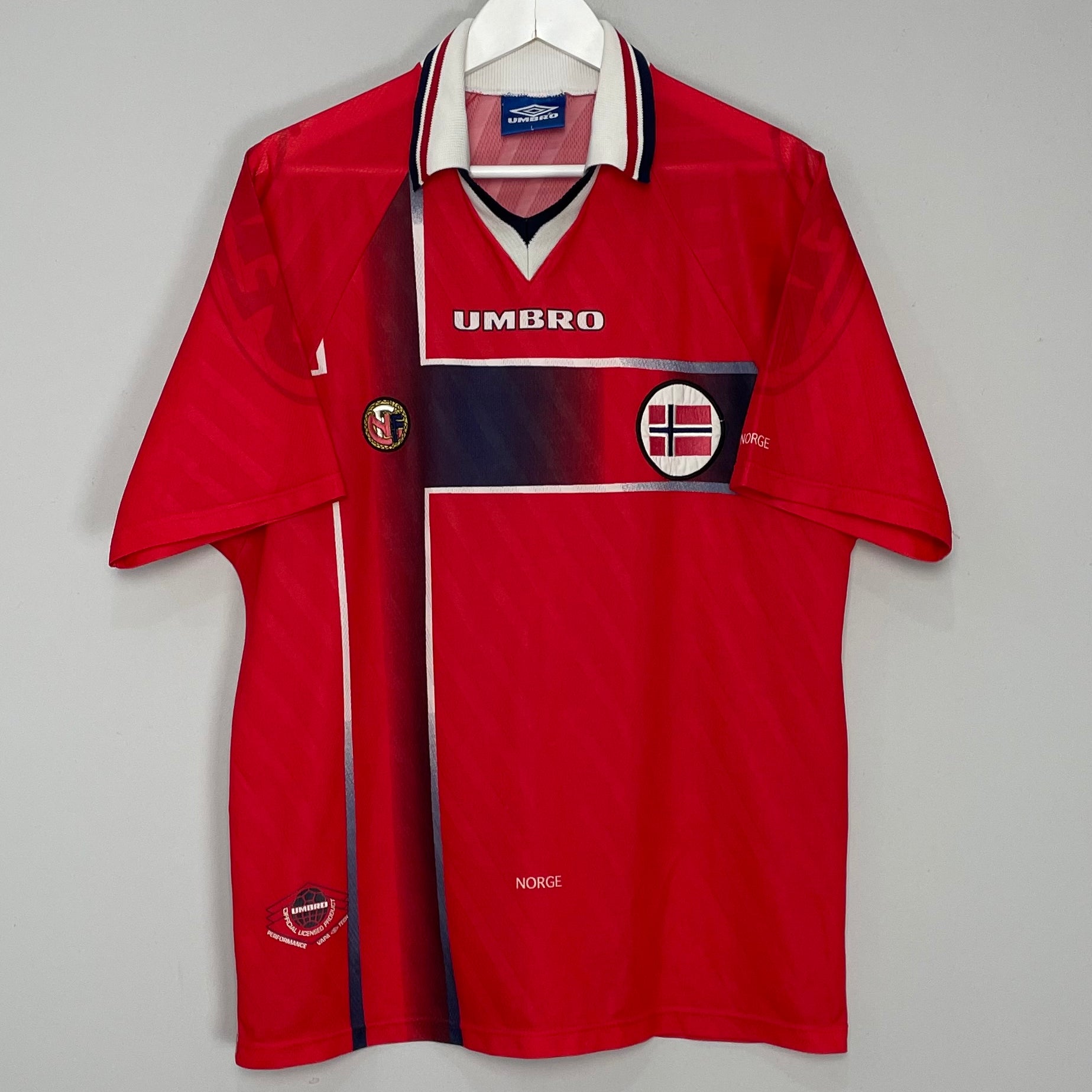 Shop 1997/98 NORWAY HOME SHIRT (L) UMBRO, classic football shirts, vintage football shirts & retro soccer jerseys at Cult Kits