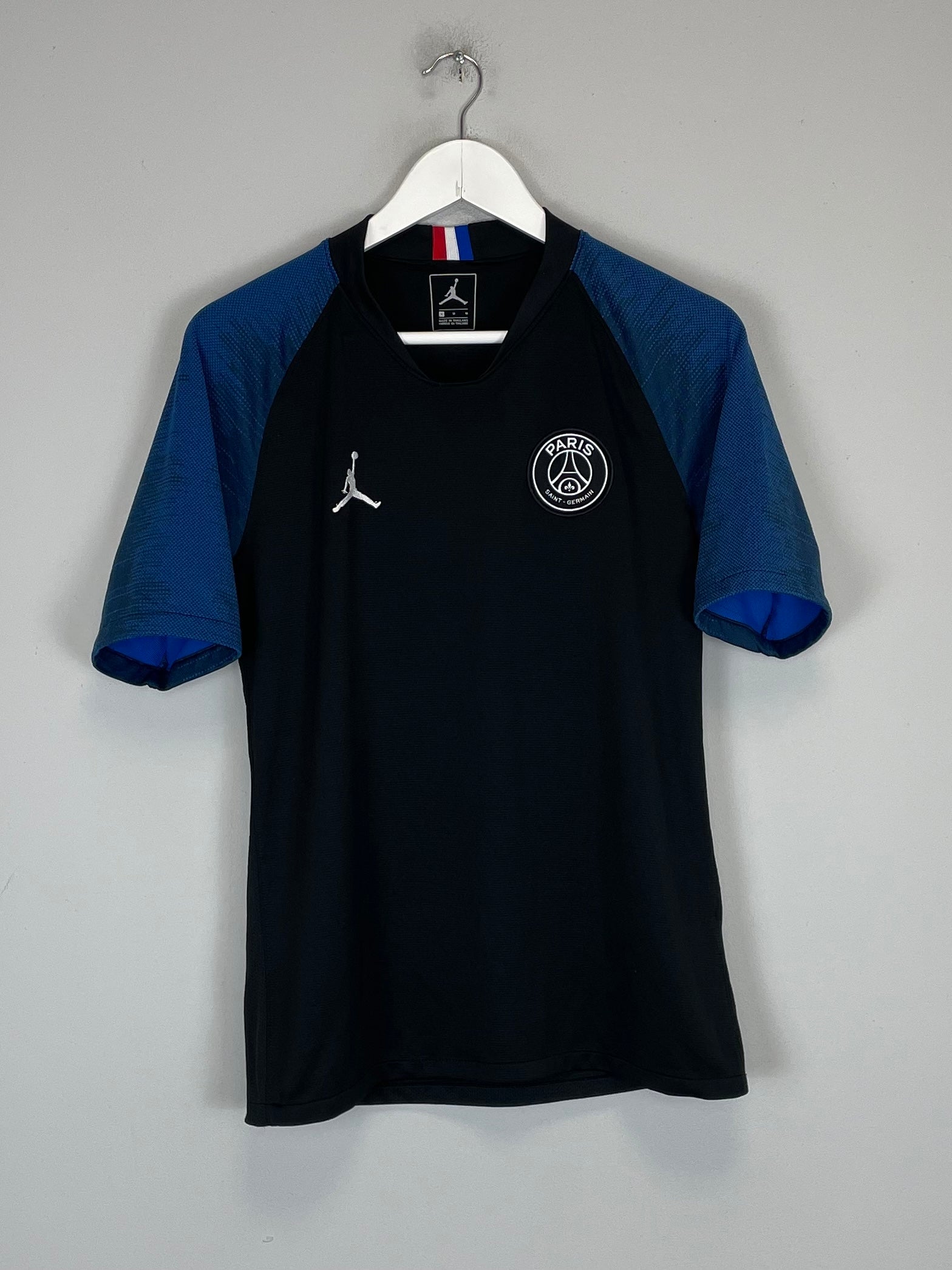 Shop 2019/20 PSG TRAINING SHIRT (M) JORDAN, classic football shirts, vintage football shirts & retro soccer jerseys at Cult Kits