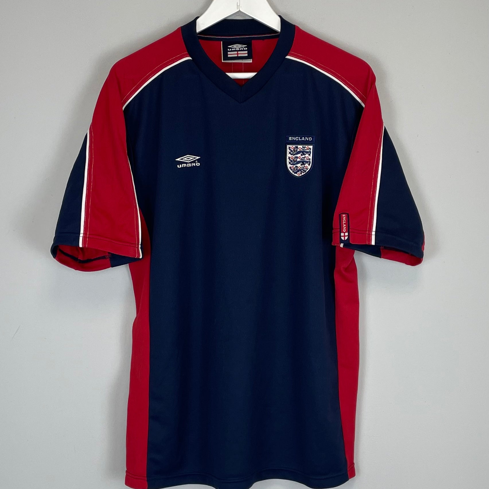 Shop 2002/03 ENGLAND TRAINING SHIRT (L) UMBRO, classic football shirts, vintage football shirts & retro soccer jerseys at Cult Kits