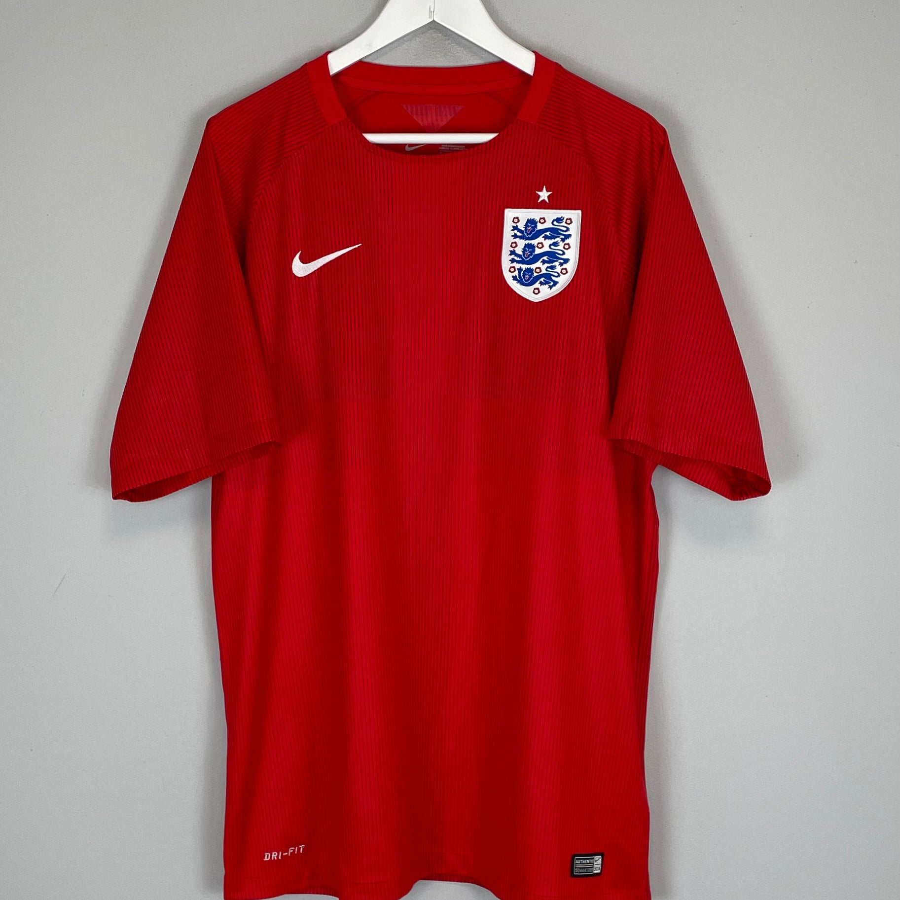 Shop 2014/15 ENGLAND AWAY SHIRT (XL) NIKE, classic football shirts, vintage football shirts & retro soccer jerseys at Cult Kits