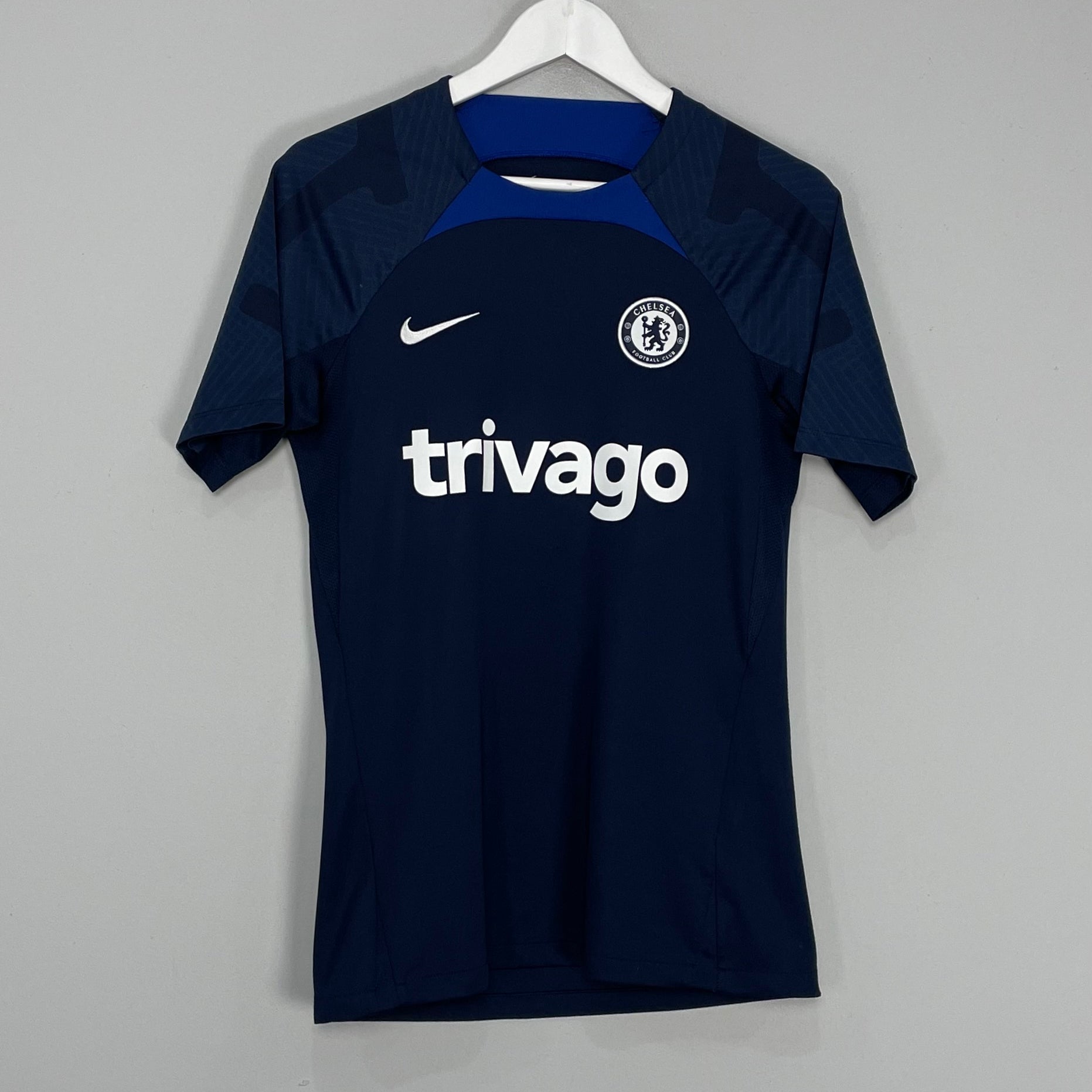 Shop 2022/23 CHELSEA TRAINING SHIRT (S) NIKE, classic football shirts, vintage football shirts & retro soccer jerseys at Cult Kits