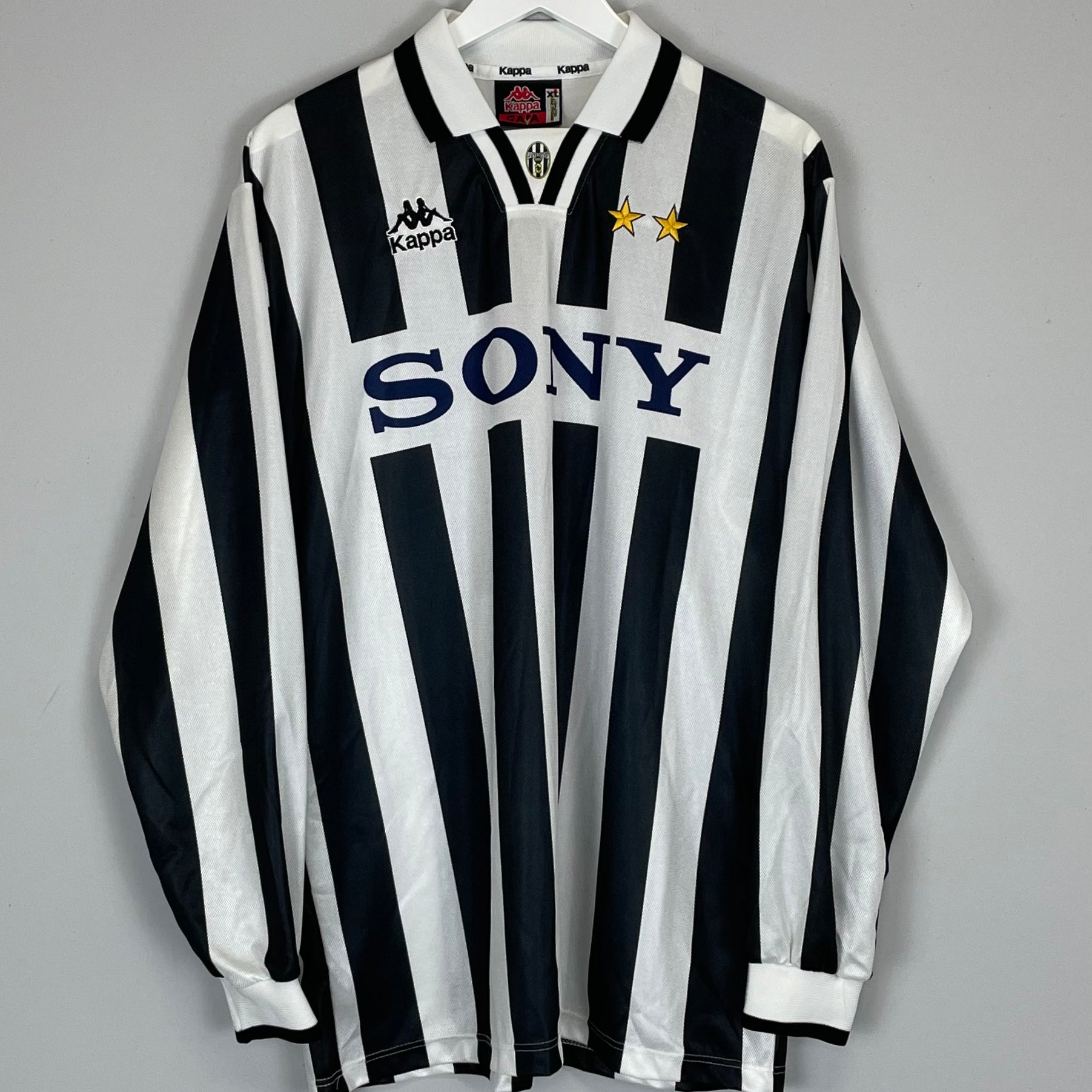 Shop 1995/97 JUVENTUS L/S HOME SHIRT (XL) KAPPA, classic football shirts, vintage football shirts & retro soccer jerseys at Cult Kits