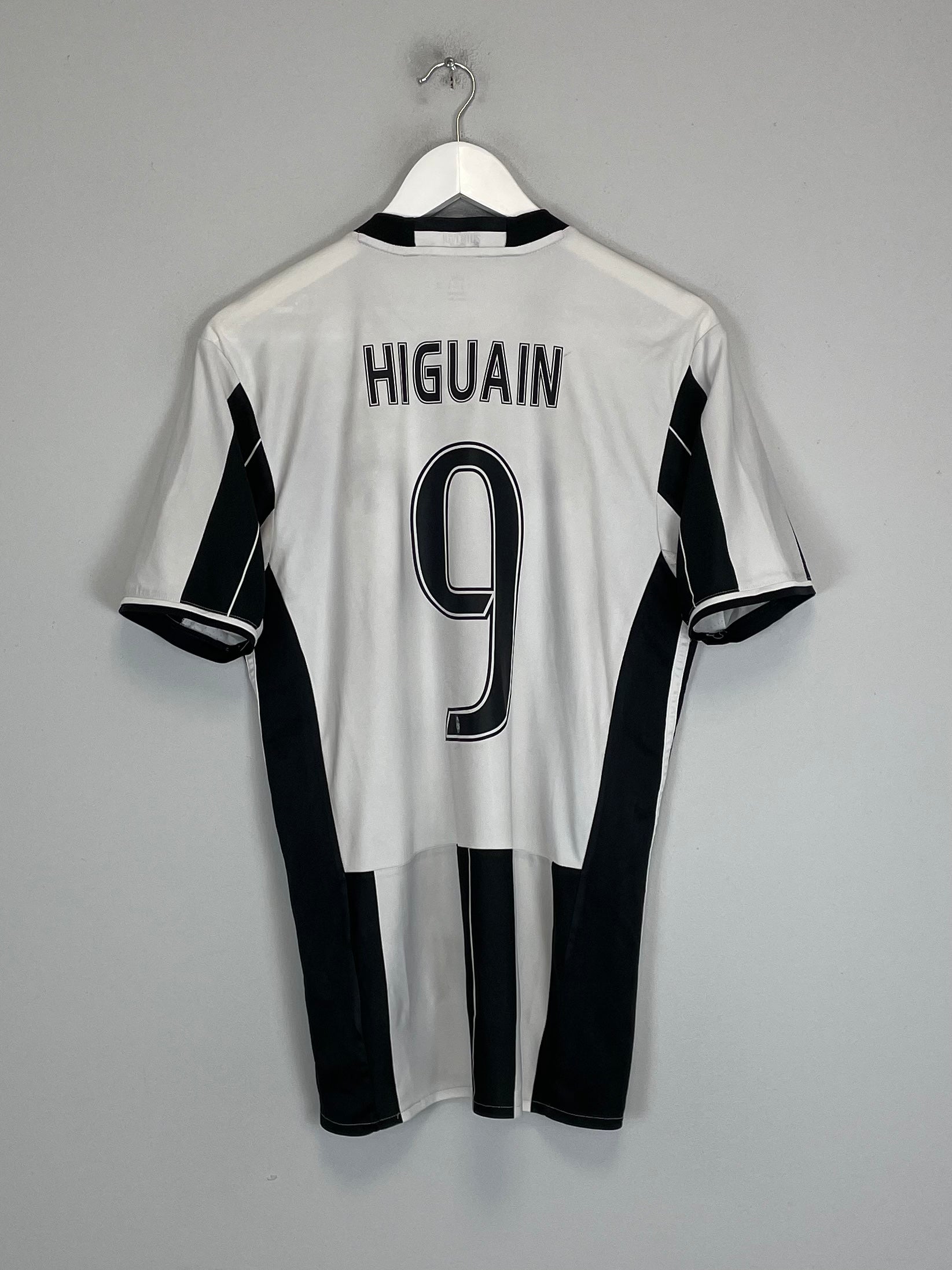 Shop 2016/17 JUVENTUS HIGUAIN #9 HOME SHIRT (M) ADIDAS, classic football shirts, vintage football shirts & retro soccer jerseys at Cult Kits