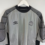 Shop 1999/00 MANCHESTER UNITED TRAINING SHIRT (XXL) UMBRO, classic football shirts, vintage football shirts & retro soccer jerseys at Cult Kits