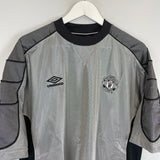 Shop 1999/00 MANCHESTER UNITED TRAINING SHIRT (XXL) UMBRO, classic football shirts, vintage football shirts & retro soccer jerseys at Cult Kits