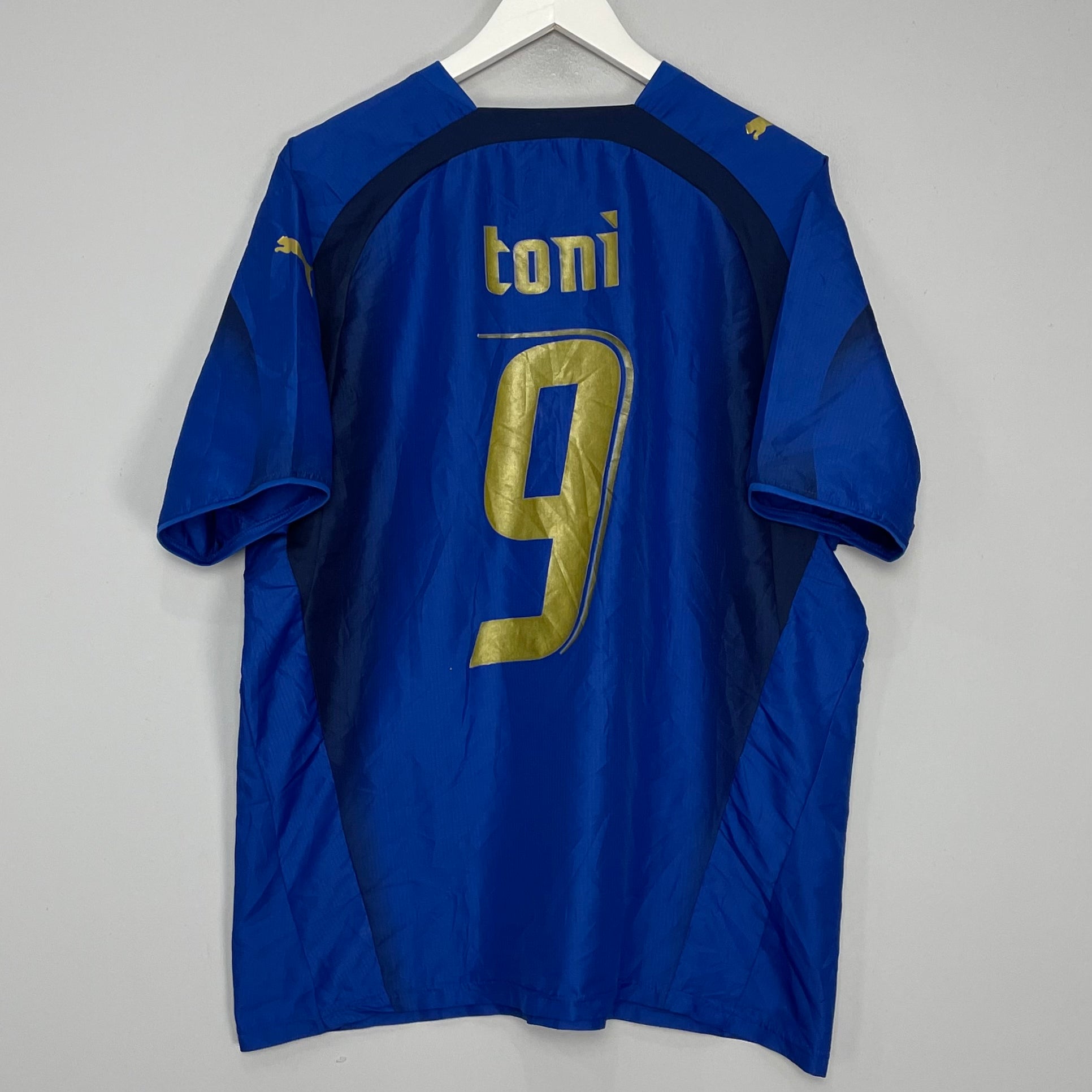 Shop 2006/07 ITALY TONI #9 HOME SHIRT (XL) PUMA, classic football shirts, vintage football shirts & retro soccer jerseys at Cult Kits