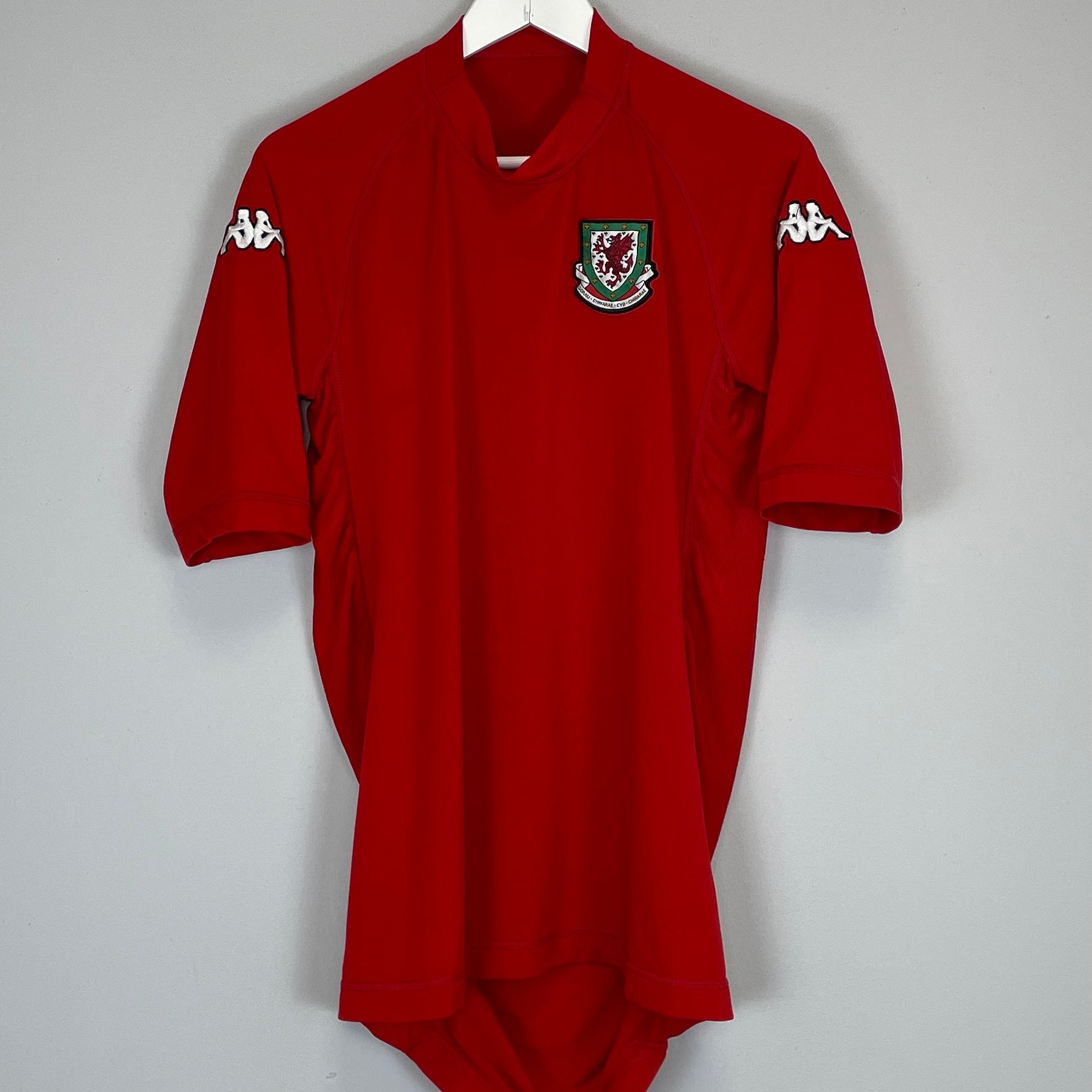 Shop 2004/06 WALES HOME SHIRT (L) KAPPA, classic football shirts, vintage football shirts & retro soccer jerseys at Cult Kits