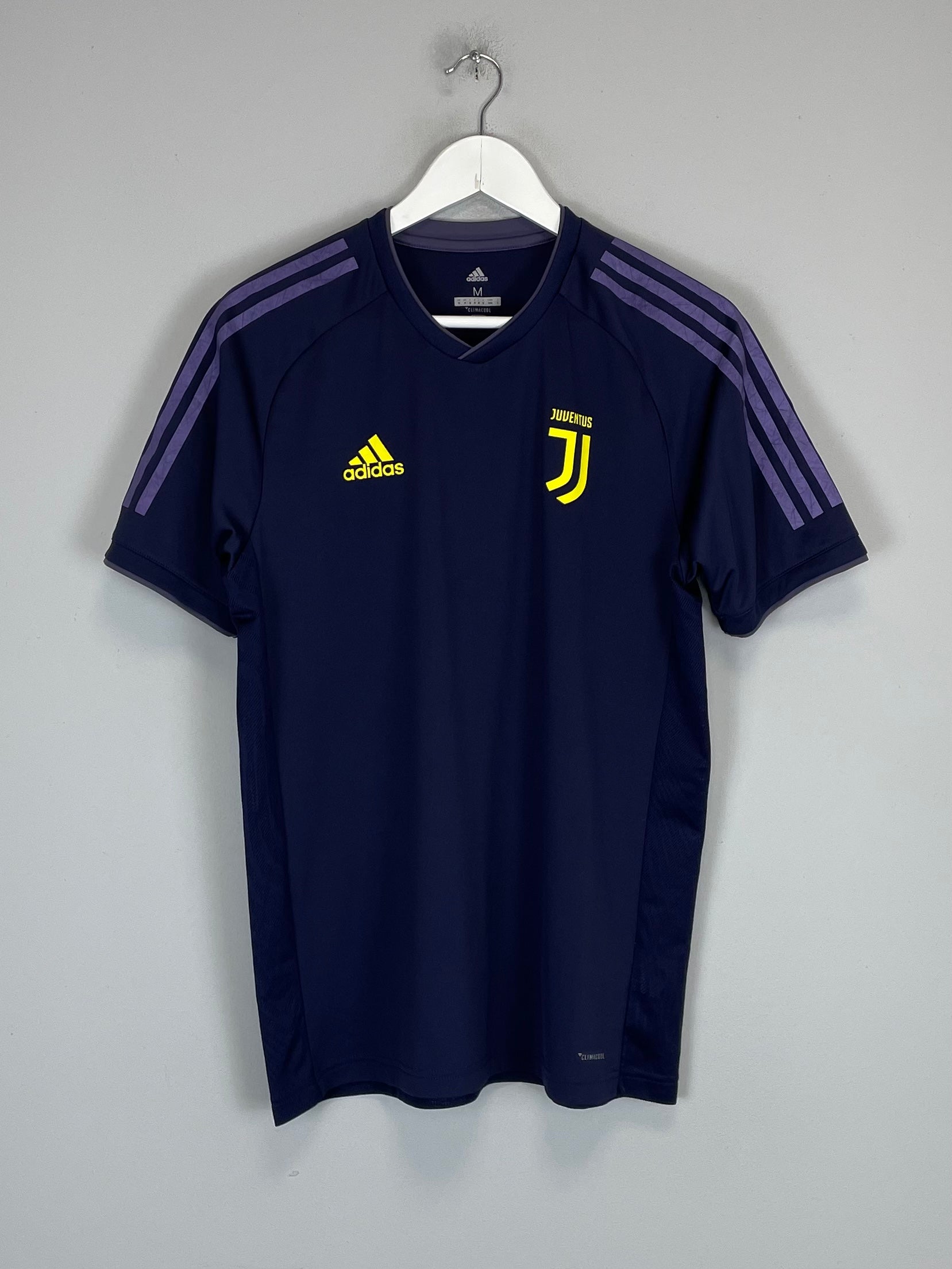Shop 2018/19 JUVENTUS TRAINING SHIRT (M) ADIDAS, classic football shirts, vintage football shirts & retro soccer jerseys at Cult Kits