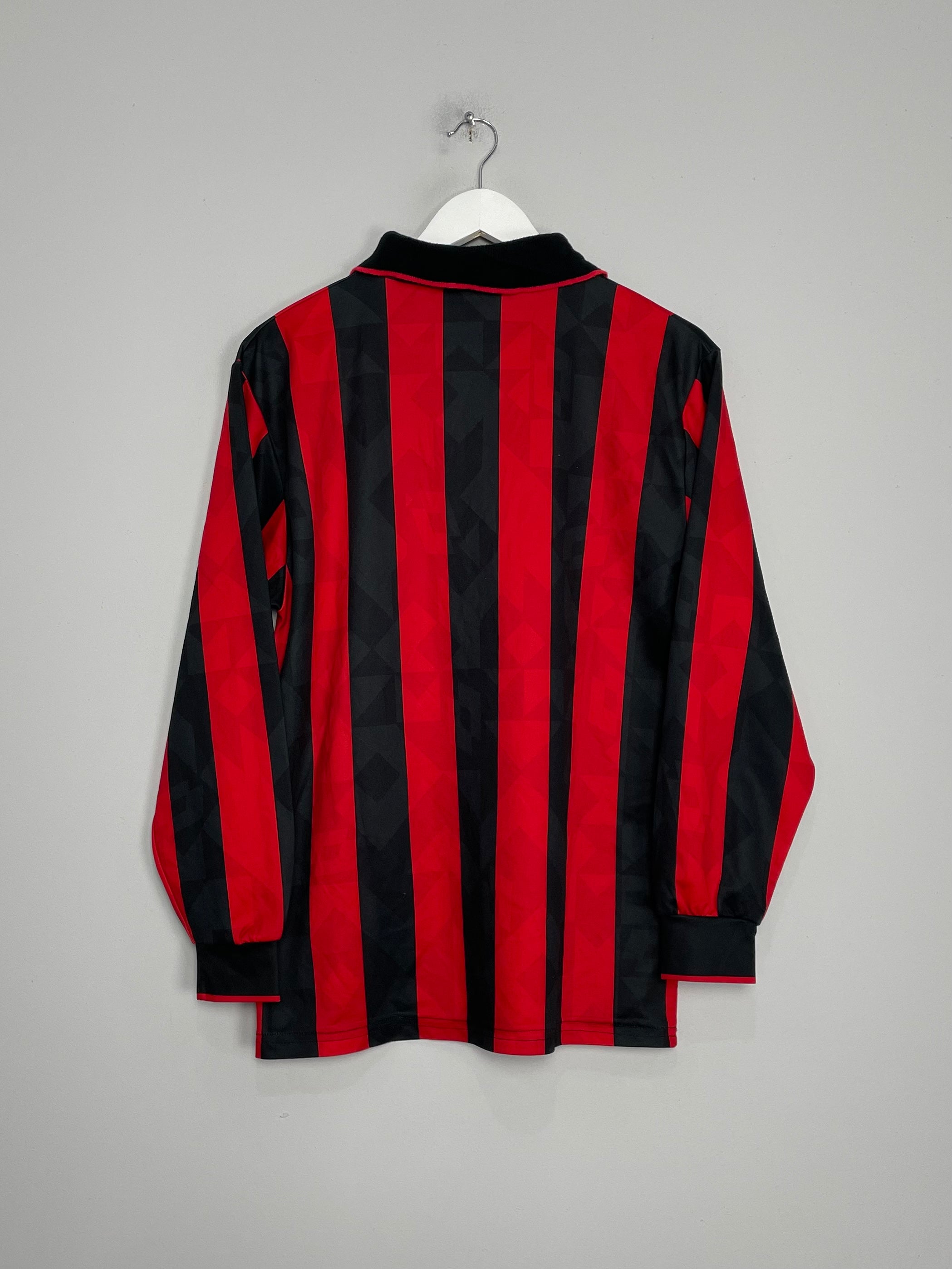 Shop 1994/95 AC MILAN L/S HOME SHIRT (M) LOTTO, classic football shirts, vintage football shirts & retro soccer jerseys at Cult Kits