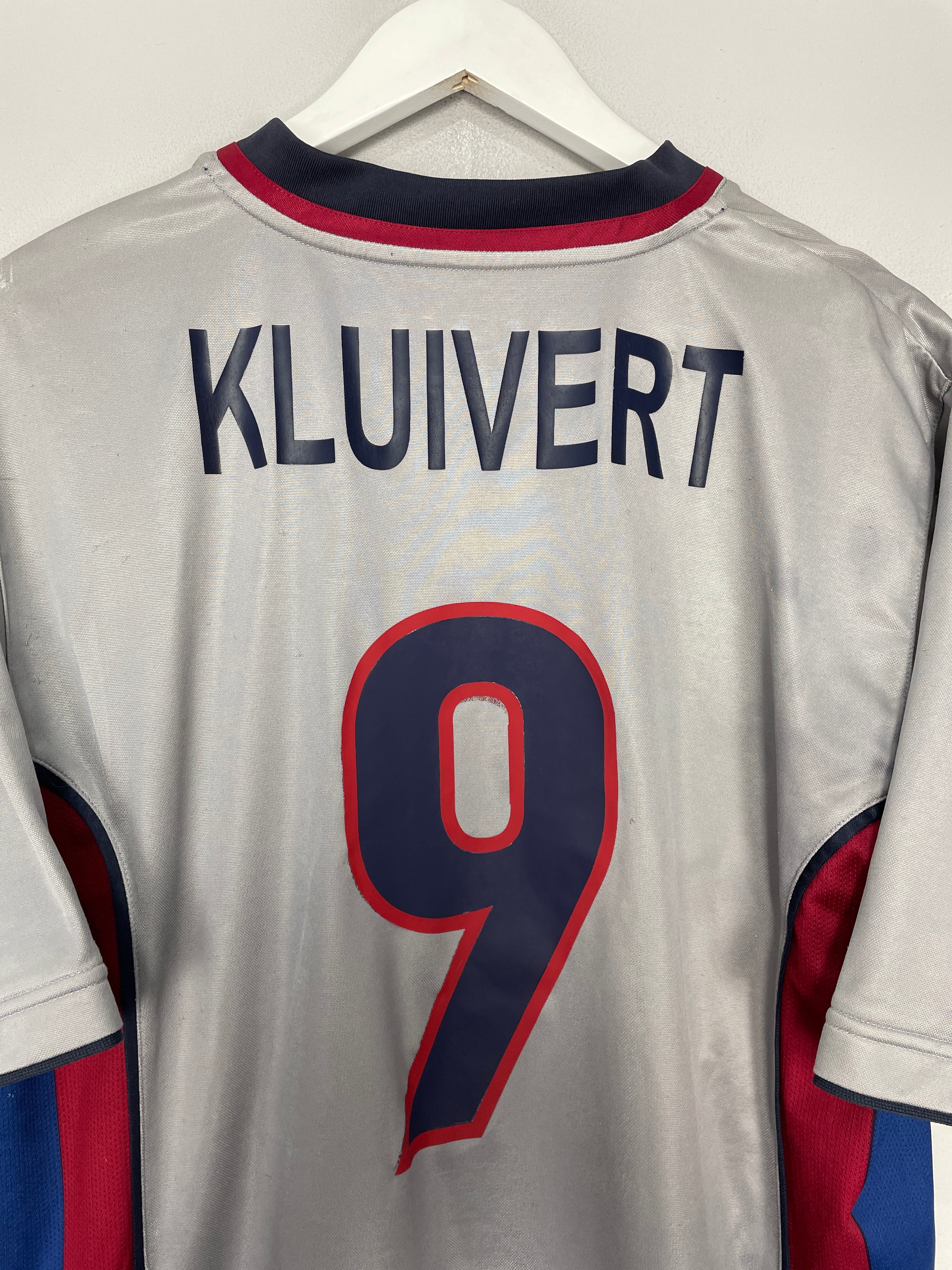 Shop 1998/01 BARCELONA KLUIVERT #9 AWAY SHIRT (L) NIKE, classic football shirts, vintage football shirts & retro soccer jerseys at Cult Kits