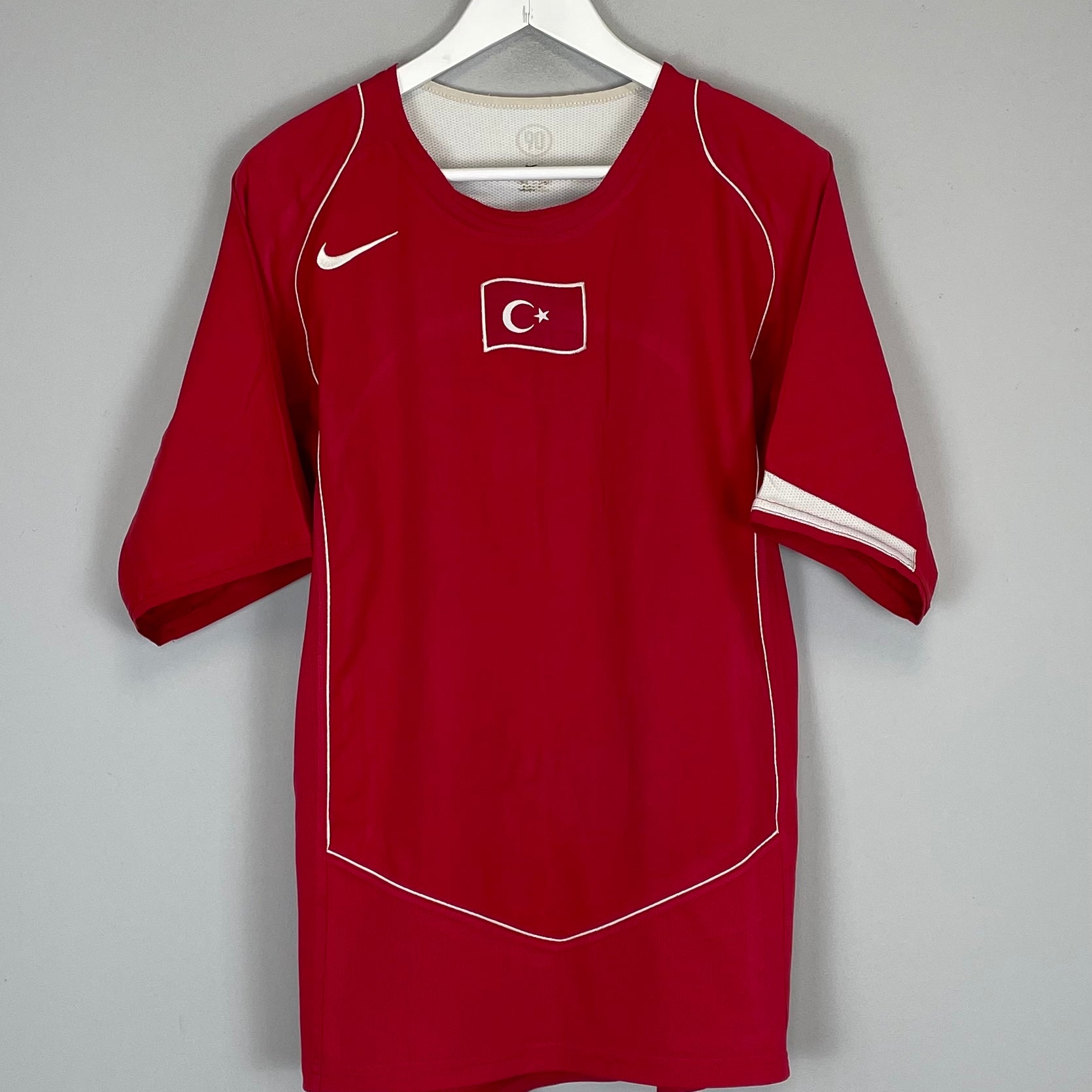 Shop 2004/06 TURKEY HOME SHIRT (M) NIKE, classic football shirts, vintage football shirts & retro soccer jerseys at Cult Kits