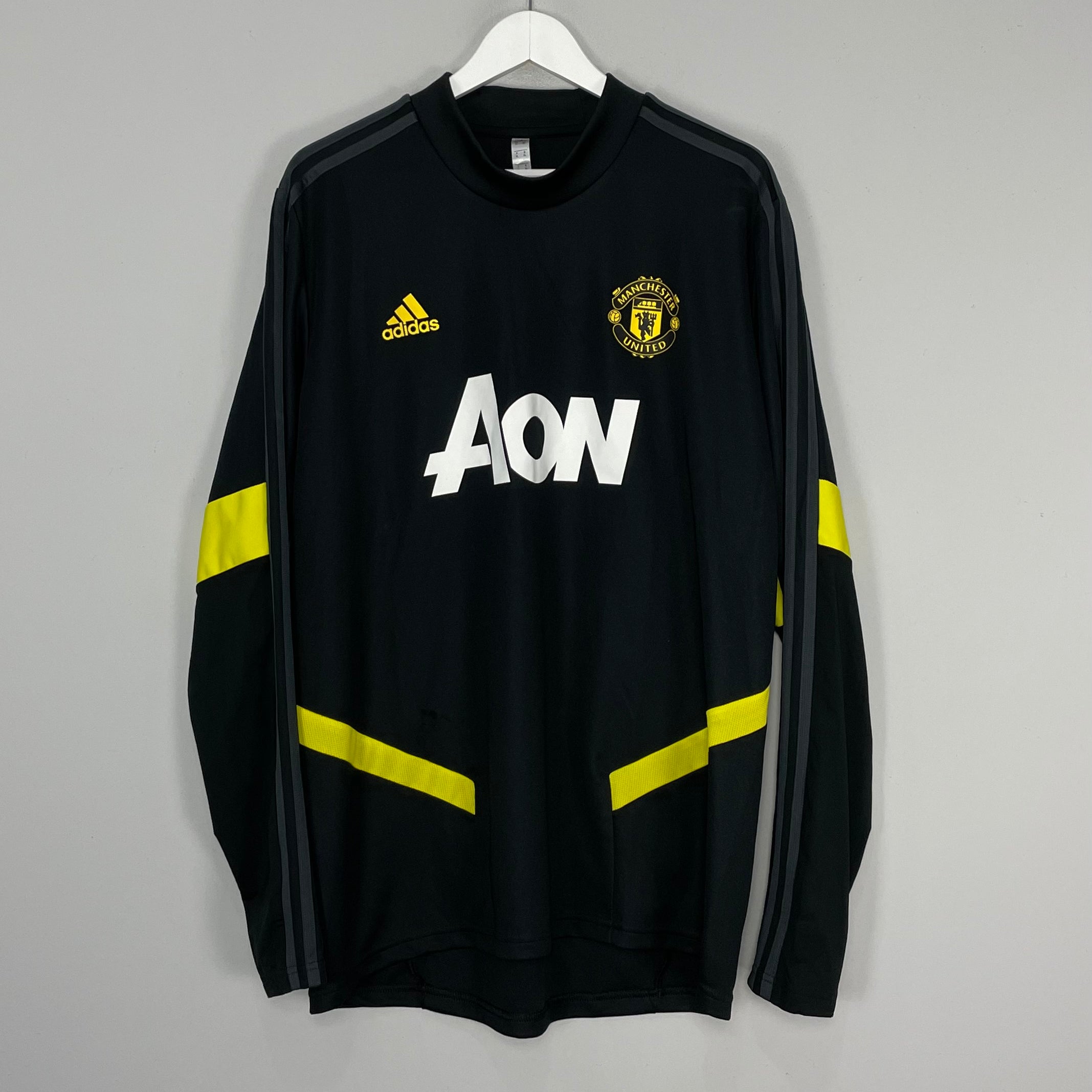 Shop 2019/20 MANCHESTER UNITED TRAINING TOP (XL) ADIDAS, classic football shirts, vintage football shirts & retro soccer jerseys at Cult Kits