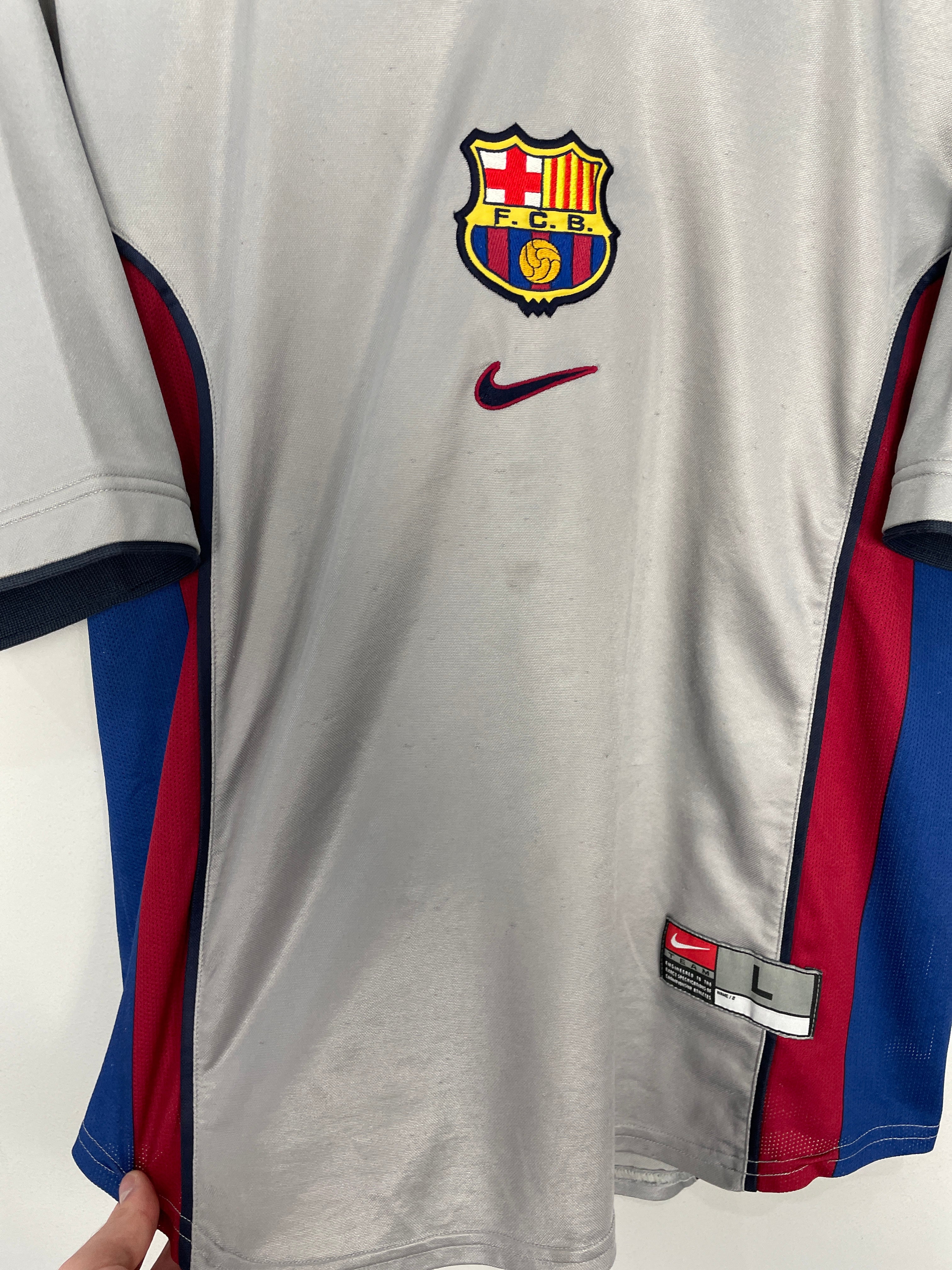 Shop 1998/01 BARCELONA KLUIVERT #9 AWAY SHIRT (L) NIKE, classic football shirts, vintage football shirts & retro soccer jerseys at Cult Kits