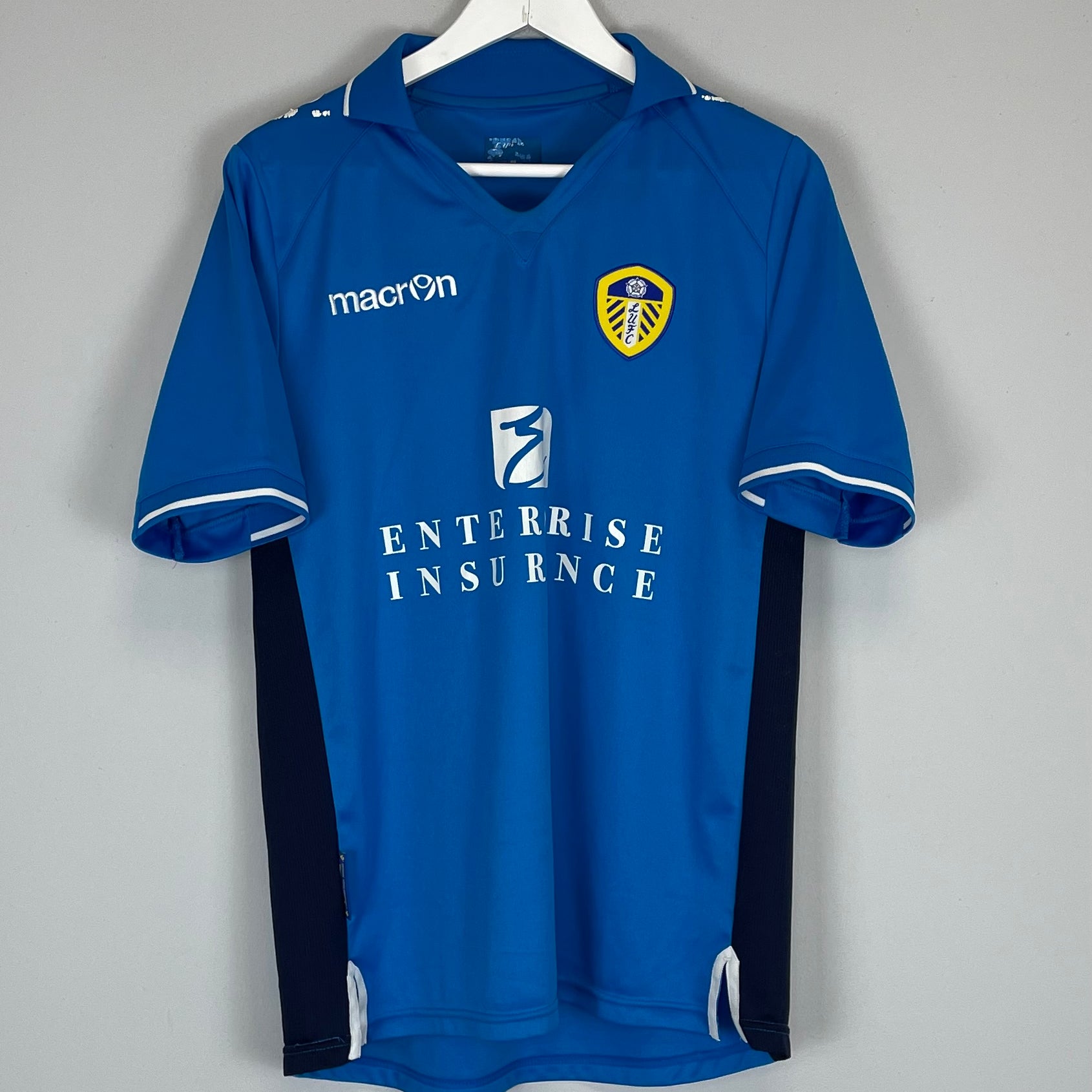 Shop 2012/14 LEEDS UNITED AWAY SHIRT (M) MACRON, classic football shirts, vintage football shirts & retro soccer jerseys at Cult Kits