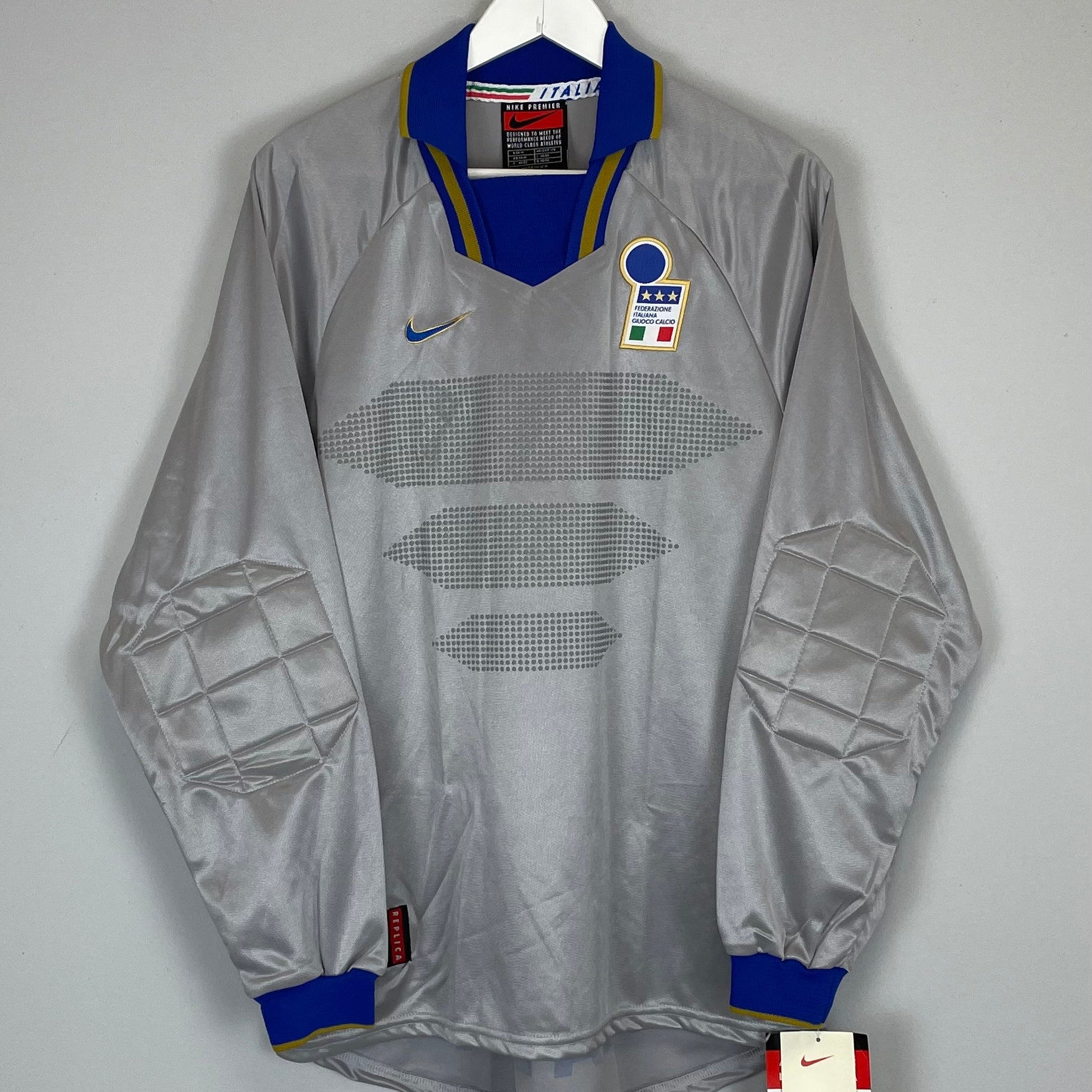 Shop 1996/97 ITALY *BNWT* GK SHIRT (M) NIKE, classic football shirts, vintage football shirts & retro soccer jerseys at Cult Kits