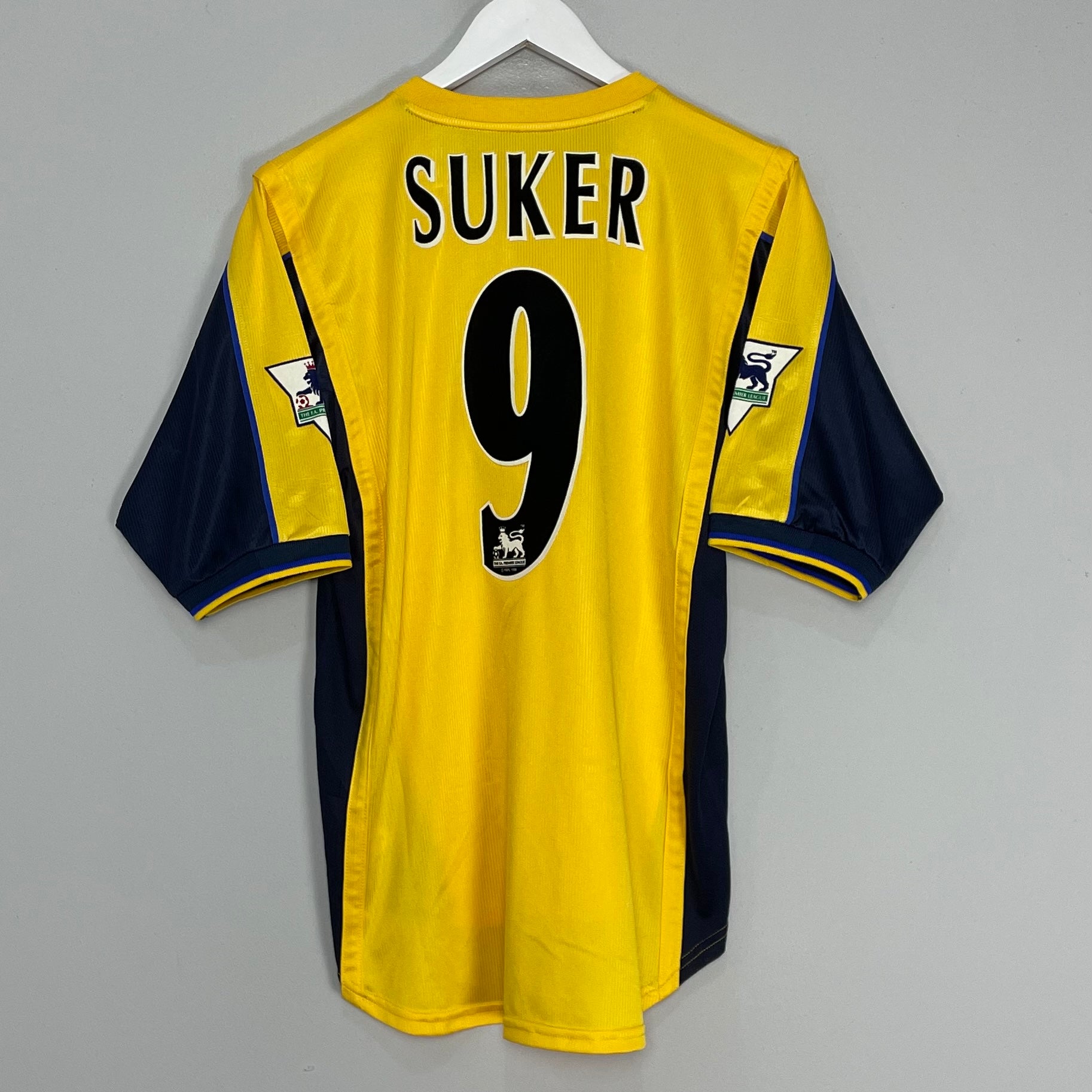 Shop 1999/01 ARSENAL SUKER #9 AWAY SHIRT (M) NIKE, classic football shirts, vintage football shirts & retro soccer jerseys at Cult Kits