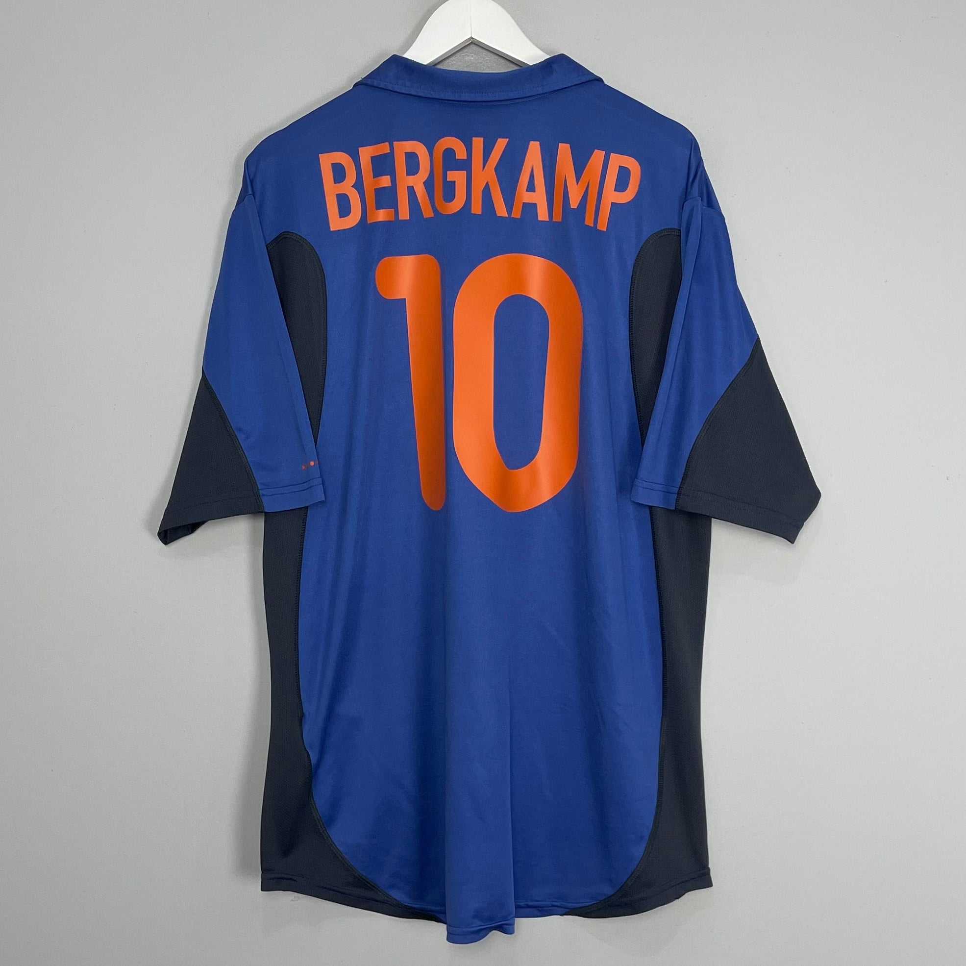 Shop 2000/02 NETHERLANDS BERGKAMP #10 AWAY SHIRT (XL) NIKE, classic football shirts, vintage football shirts & retro soccer jerseys at Cult Kits