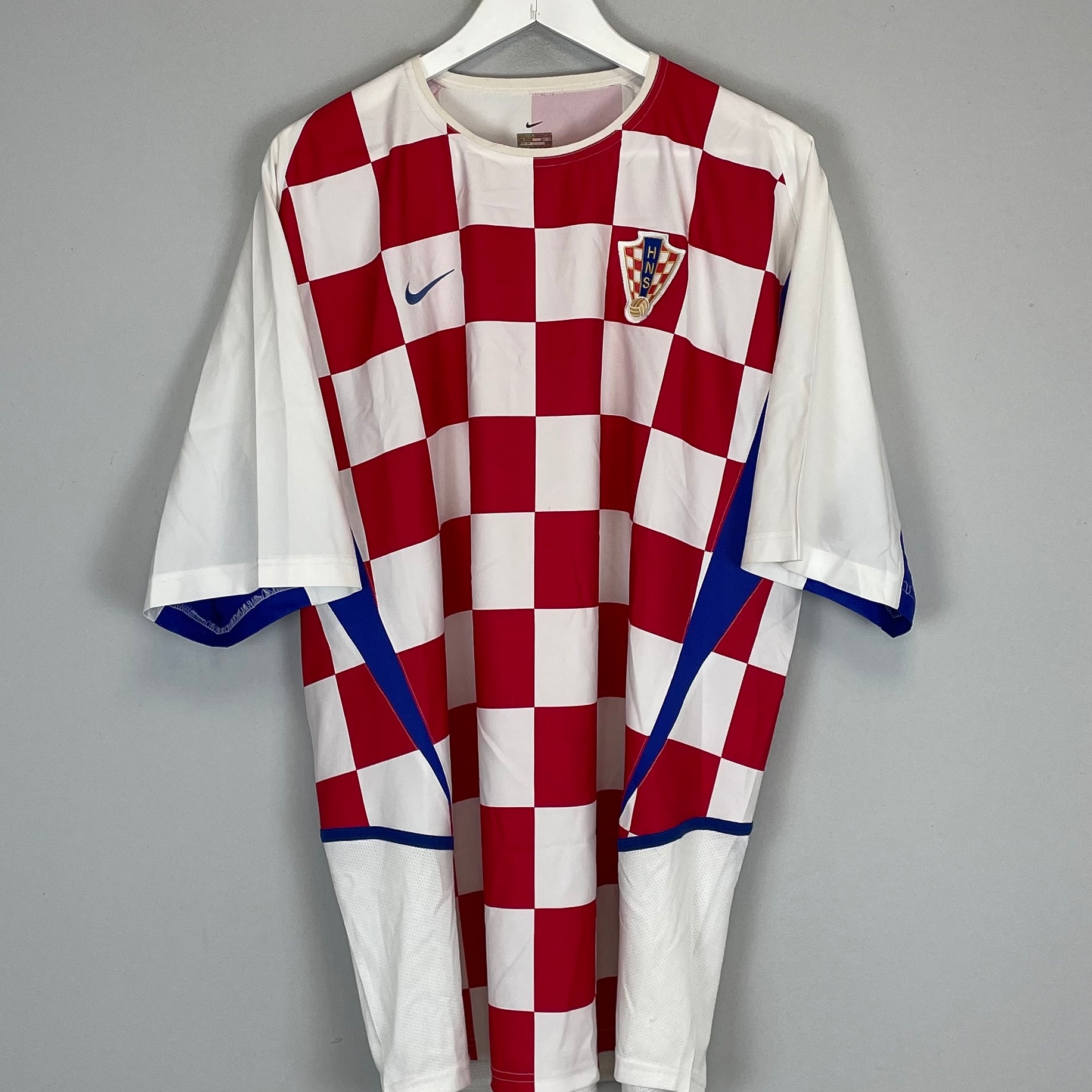 Shop 2002/04 CROATIA HOME SHIRT (XXL) NIKE, classic football shirts, vintage football shirts & retro soccer jerseys at Cult Kits