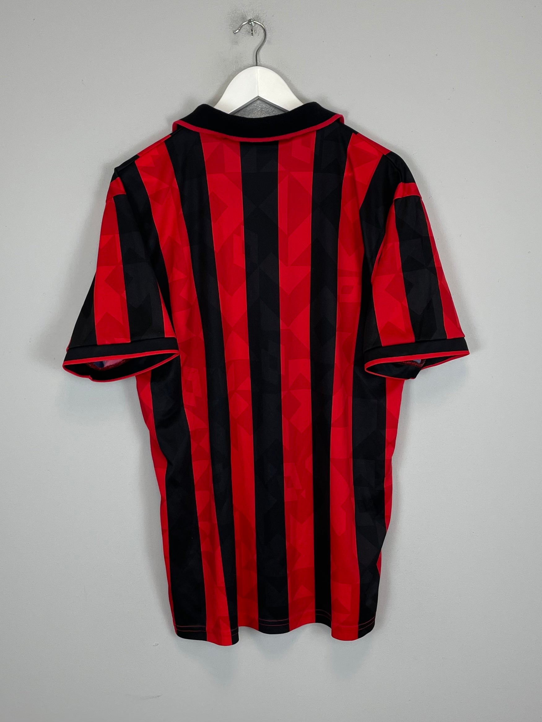 Shop 1993/94 AC MILAN HOME SHIRT (M) LOTTO, classic football shirts, vintage football shirts & retro soccer jerseys at Cult Kits