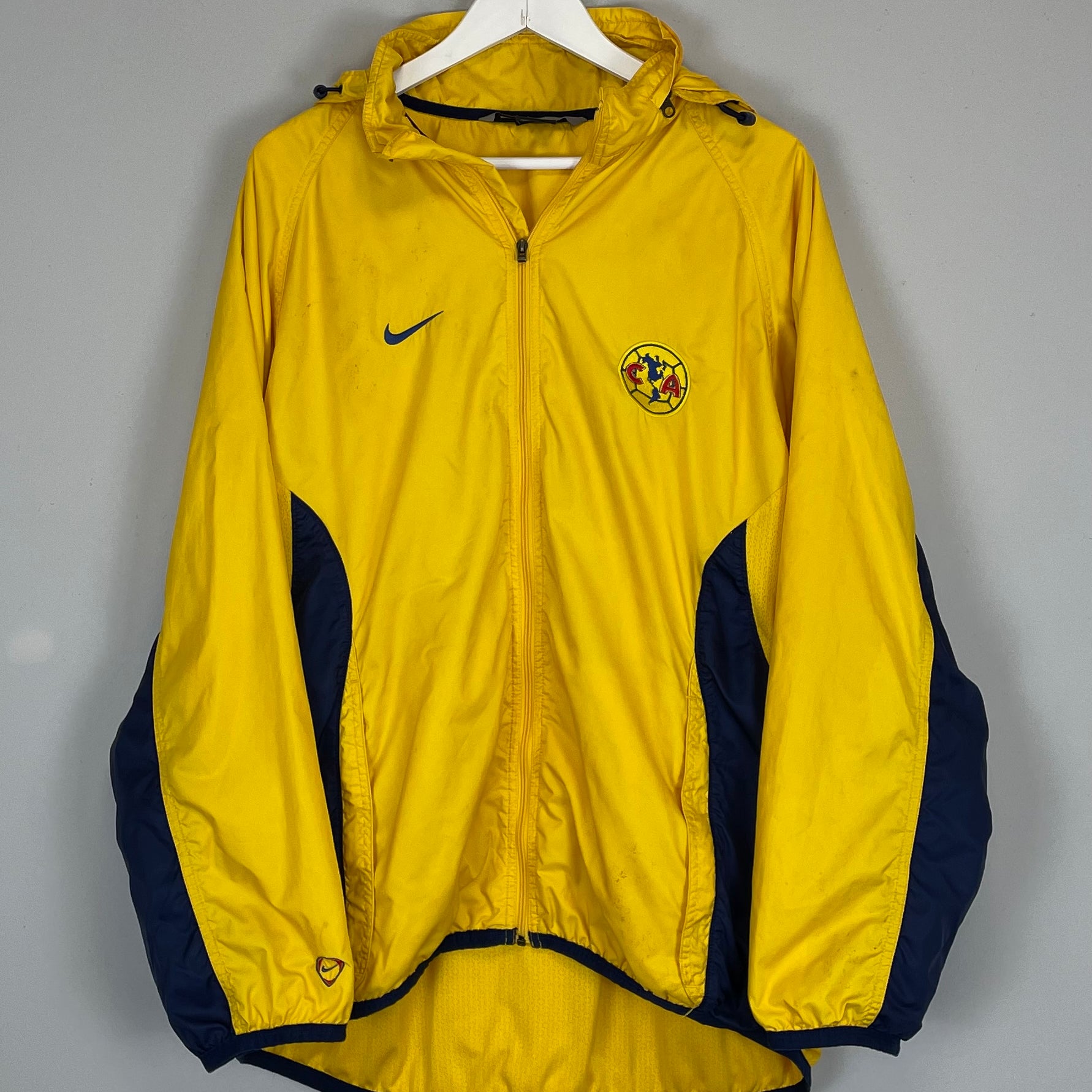 Shop 2001/02 CLUB AMERICA JACKET (M) NIKE, classic football shirts, vintage football shirts & retro soccer jerseys at Cult Kits