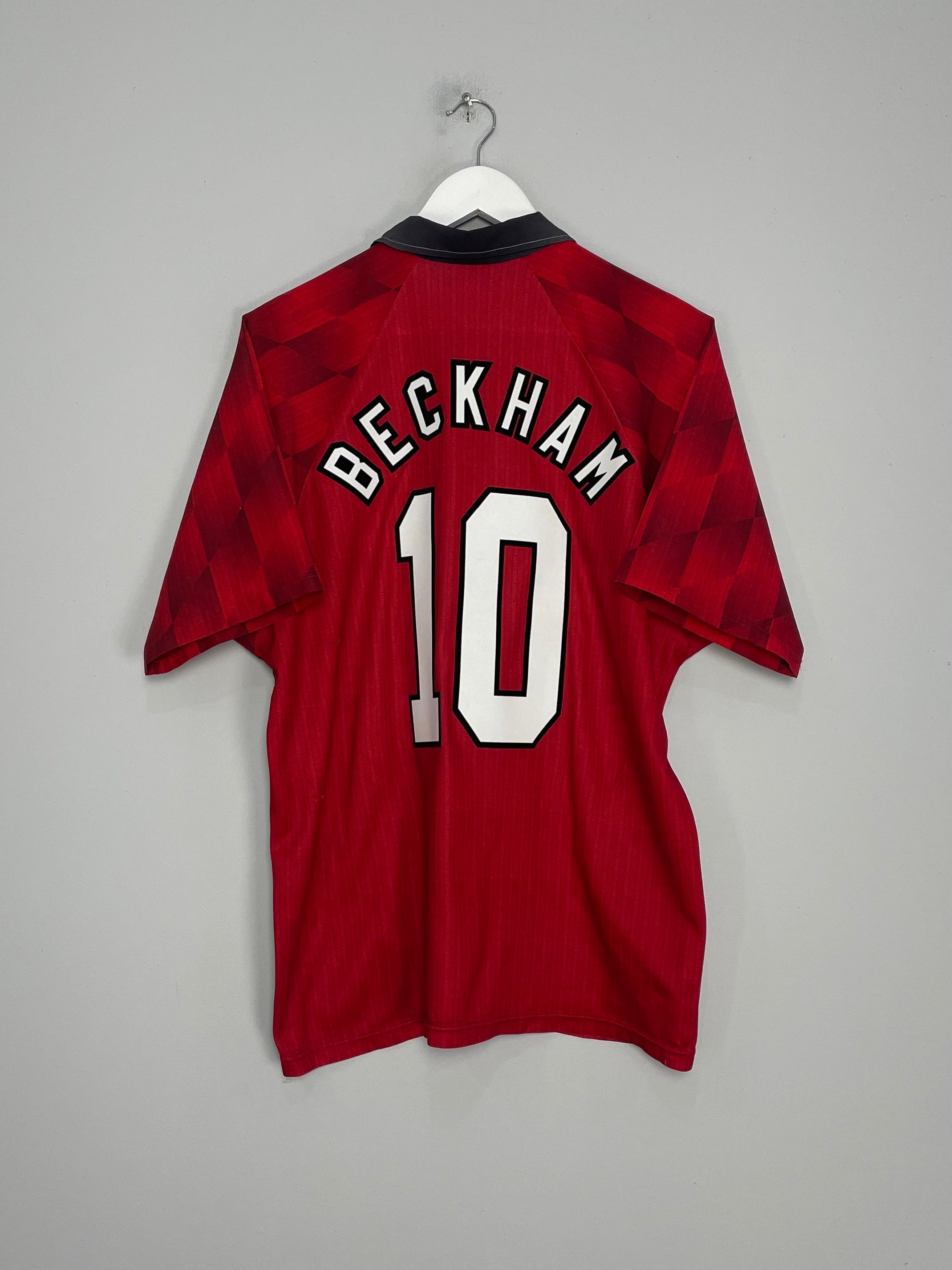 Shop 1996/98 MANCHESTER UNITED BECKHAM #10 HOME SHIRT (L) UMBRO, classic football shirts, vintage football shirts & retro soccer jerseys at Cult Kits