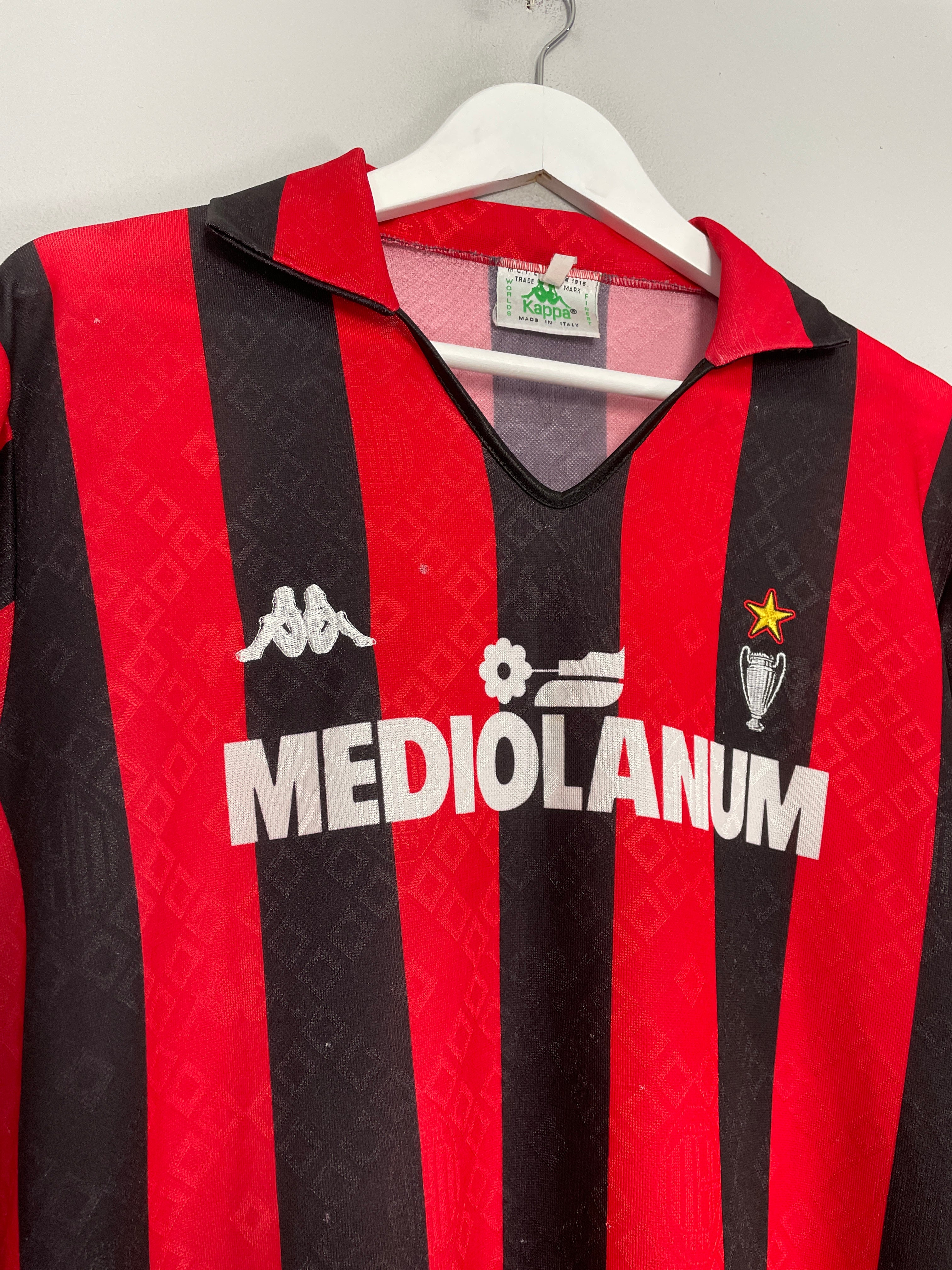 Shop 1989/90 AC MILAN L/S HOME SHIRT (M) KAPPA, classic football shirts, vintage football shirts & retro soccer jerseys at Cult Kits