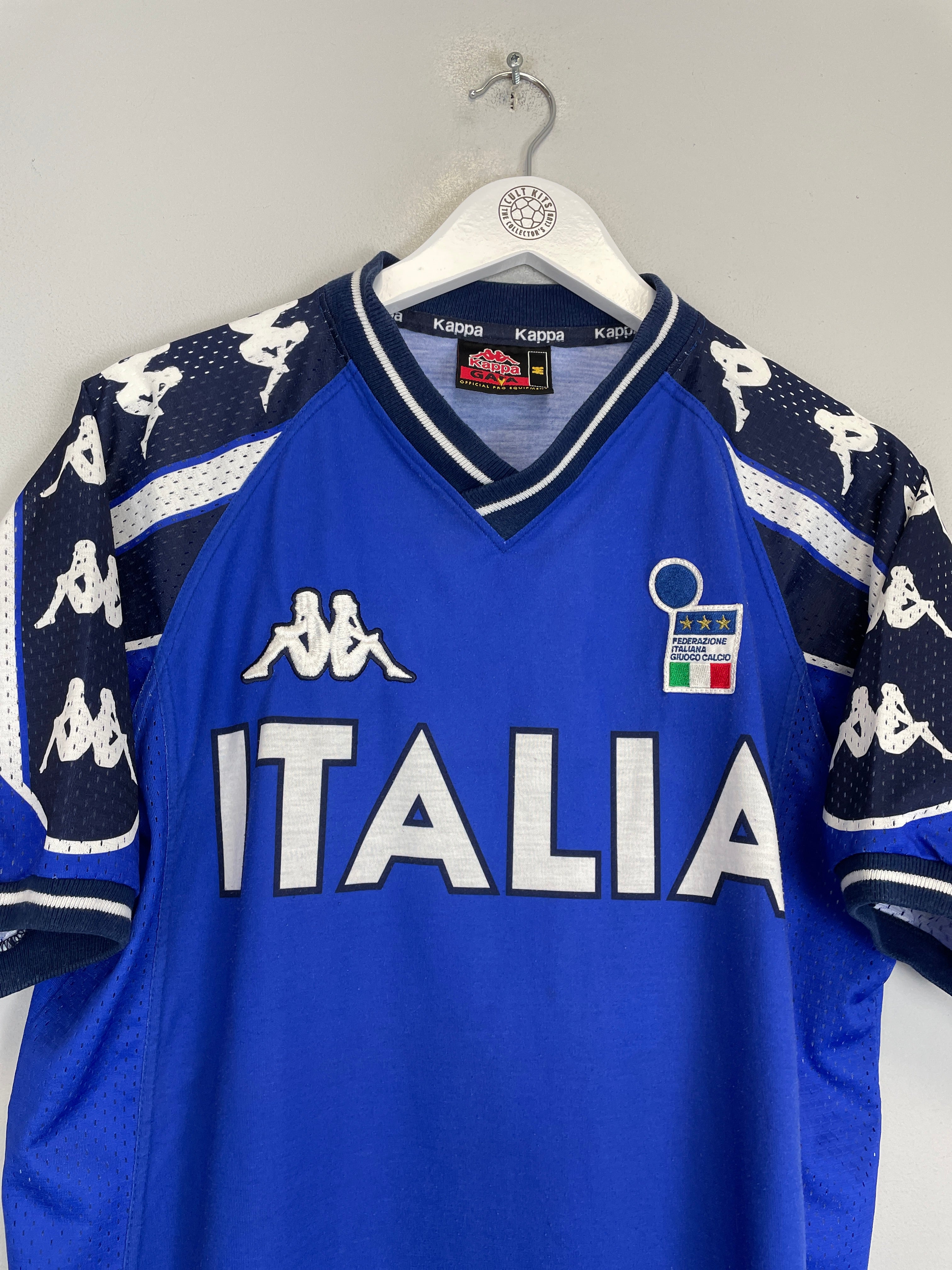 Shop 1999/00 ITALY TRAINING SHIRT (M) KAPPA, classic football shirts, vintage football shirts & retro soccer jerseys at Cult Kits