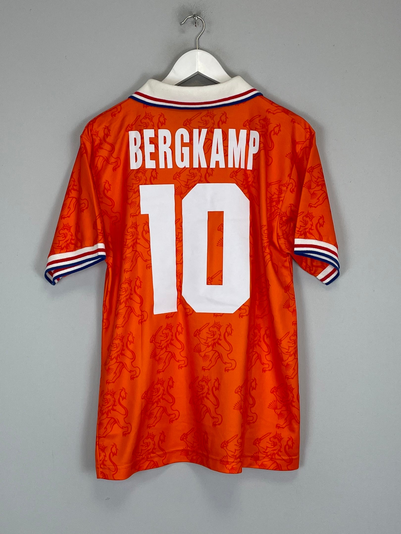 Shop 1994/95 NETHERLANDS BERGKAMP #10 HOME SHIRT (M) LOTTO, classic football shirts, vintage football shirts & retro soccer jerseys at Cult Kits