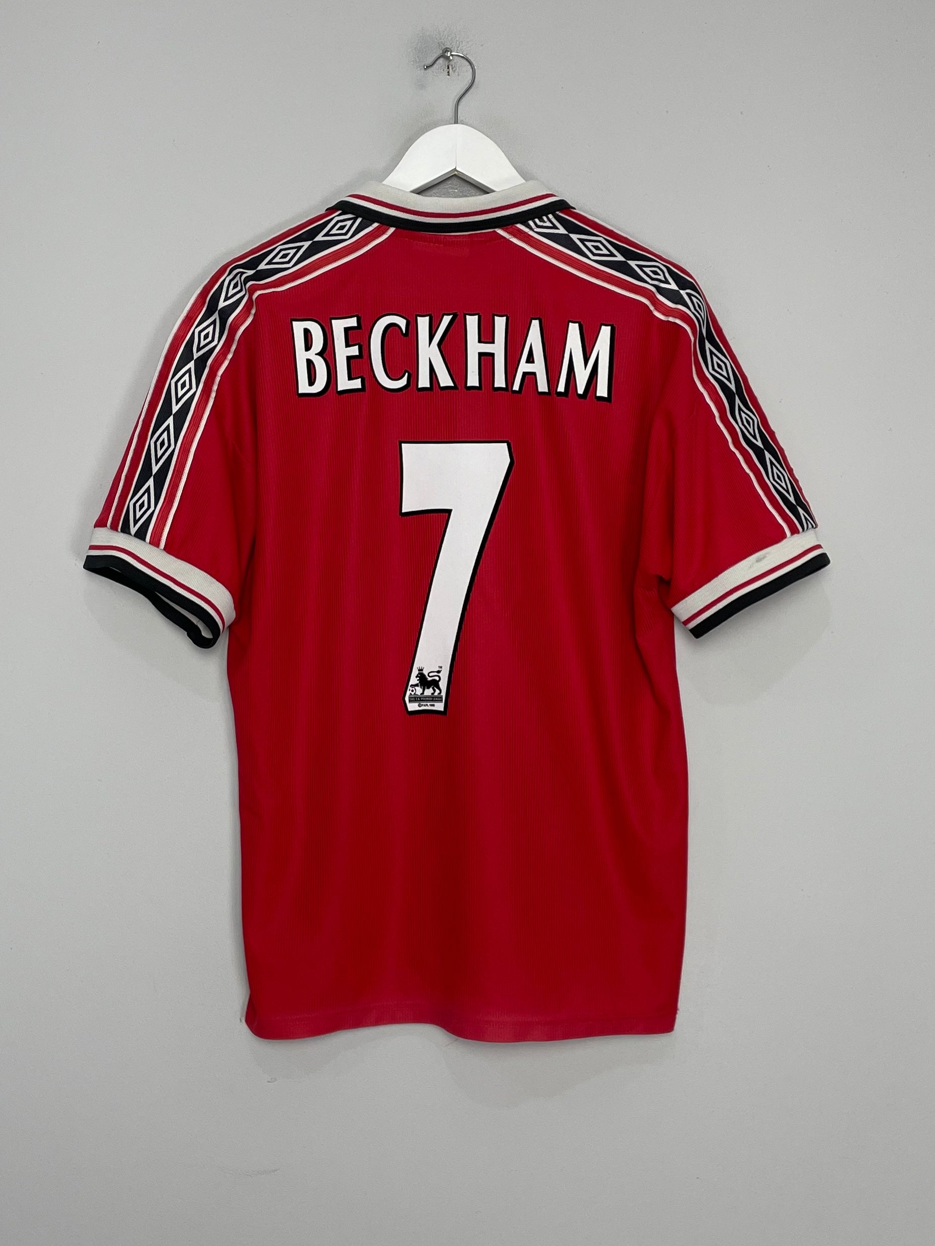 Shop 1998/00 MANCHESTER UNITED BECKHAM #7 HOME SHIRT (L) UMBRO, classic football shirts, vintage football shirts & retro soccer jerseys at Cult Kits