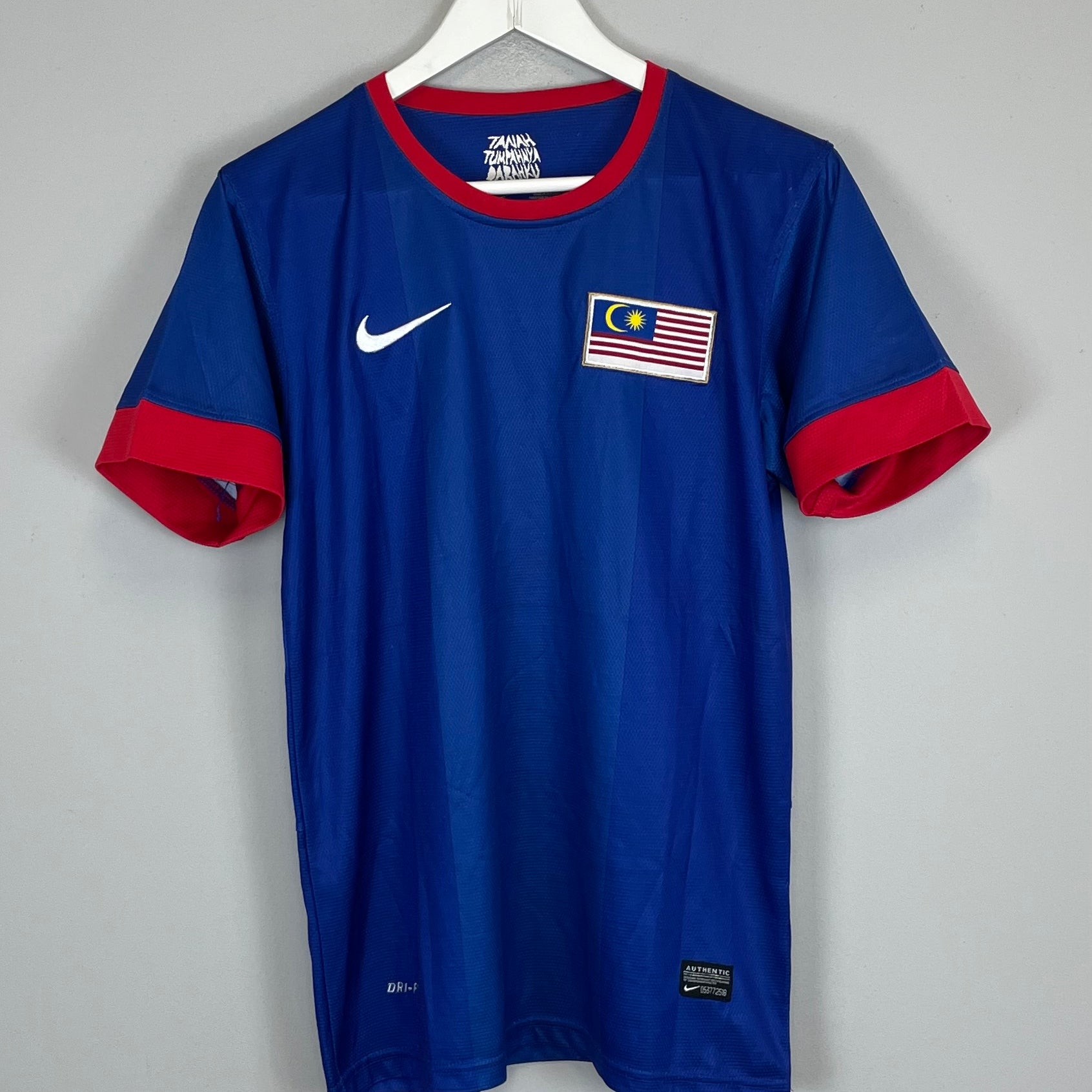 Shop 2012/13 MALAYSIA AWAY SHIRT (L) NIKE, classic football shirts, vintage football shirts & retro soccer jerseys at Cult Kits