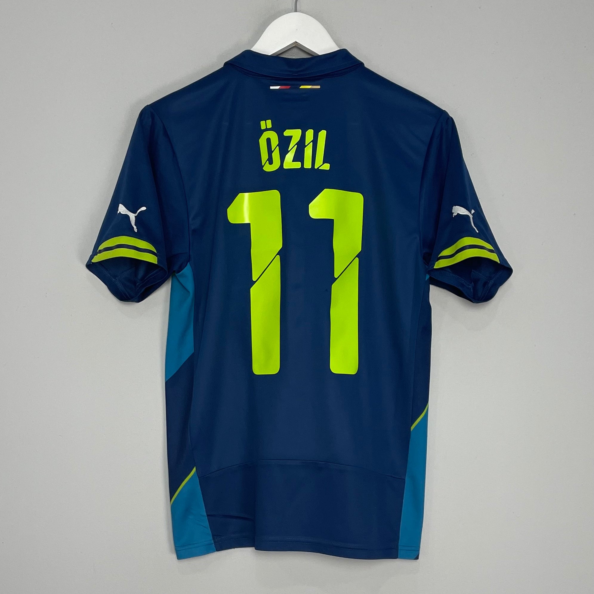Shop 2014/15 ARSENAL OZIL #11 THIRD SHIRT (S) PUMA, classic football shirts, vintage football shirts & retro soccer jerseys at Cult Kits