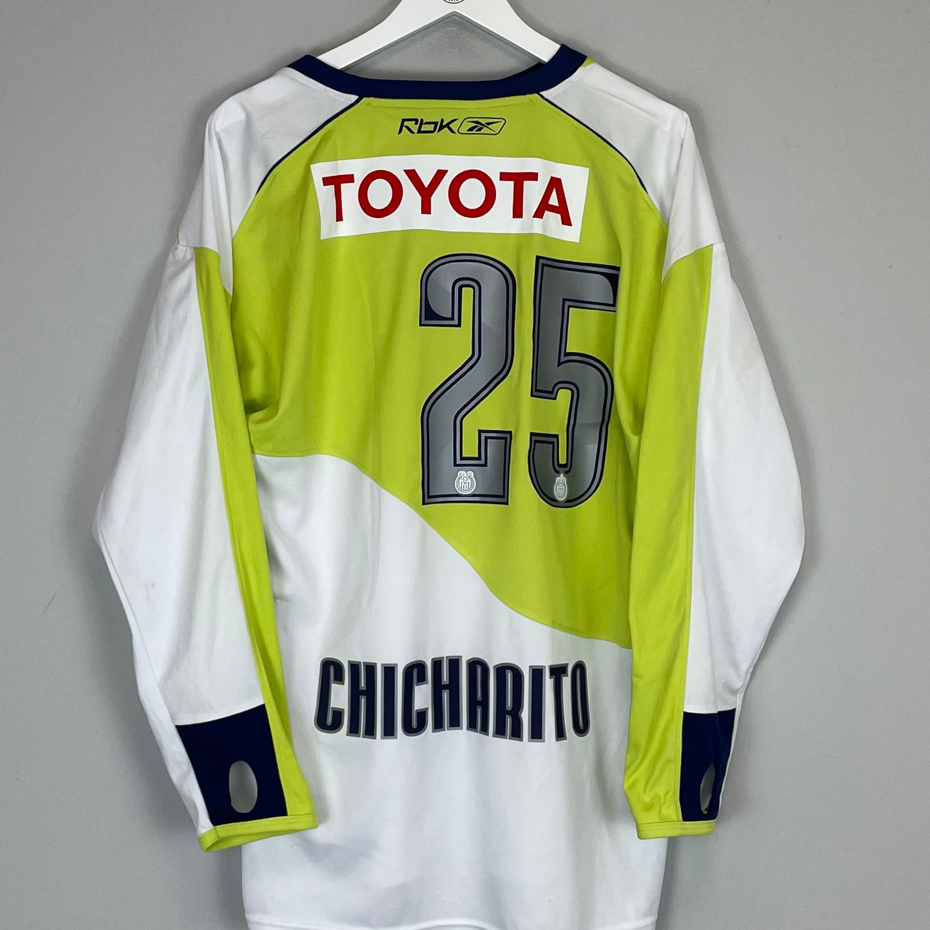 Shop 2007/08 CHIVAS GUADALAJARA CHICHARITO #25 L/S AWAY SHIRT (XL) REEBOK, classic football shirts, vintage football shirts & retro soccer jerseys at Cult Kits