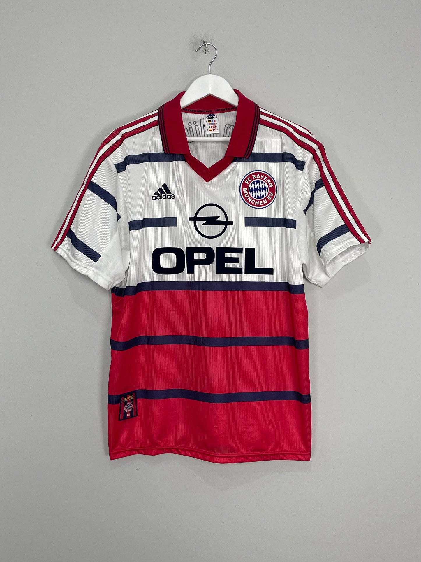 Image of the Bayern Munich shirt from the 1998/00 season