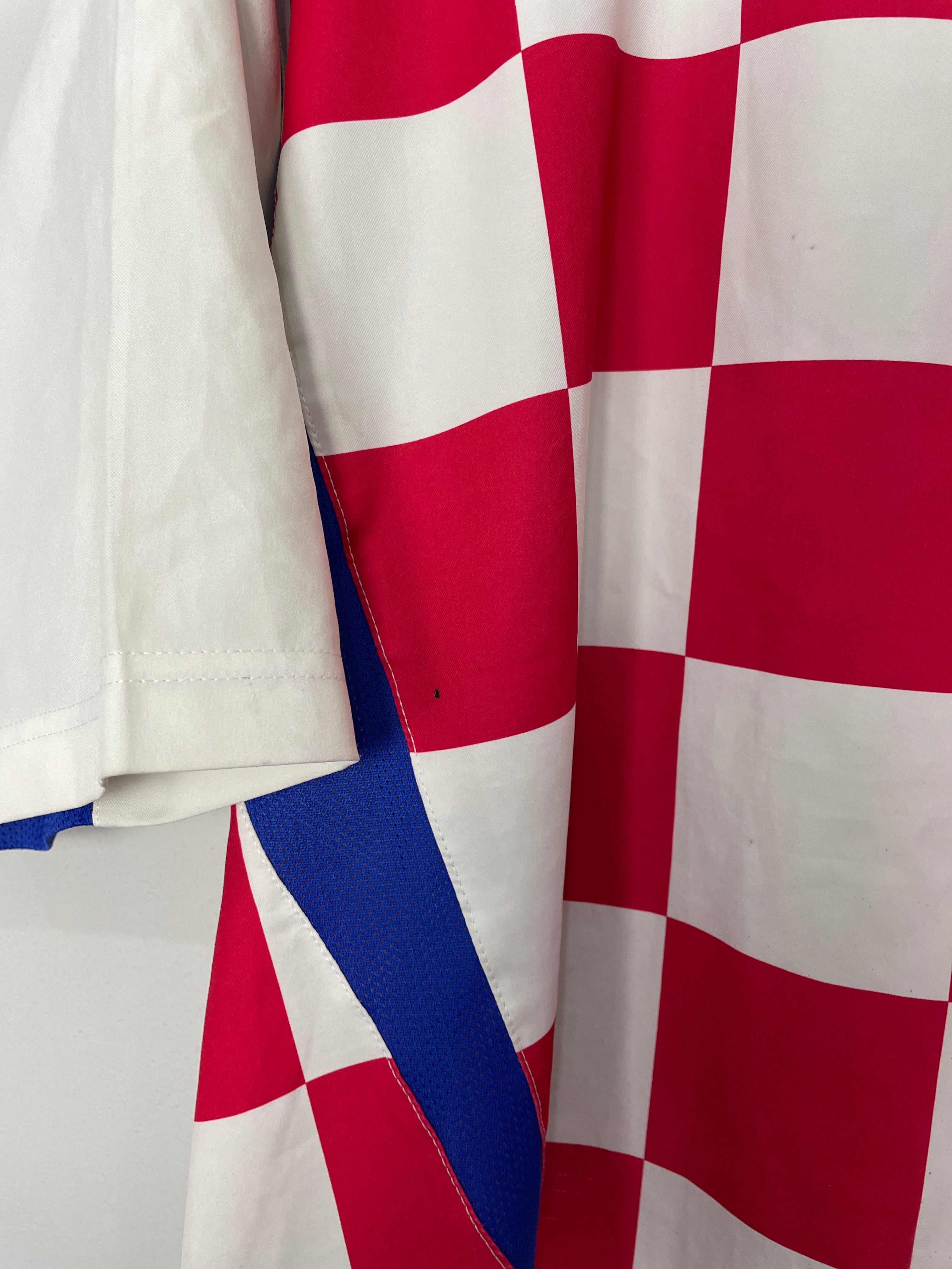 Shop 2002/04 CROATIA HOME SHIRT (XL) NIKE, classic football shirts, vintage football shirts & retro soccer jerseys at Cult Kits