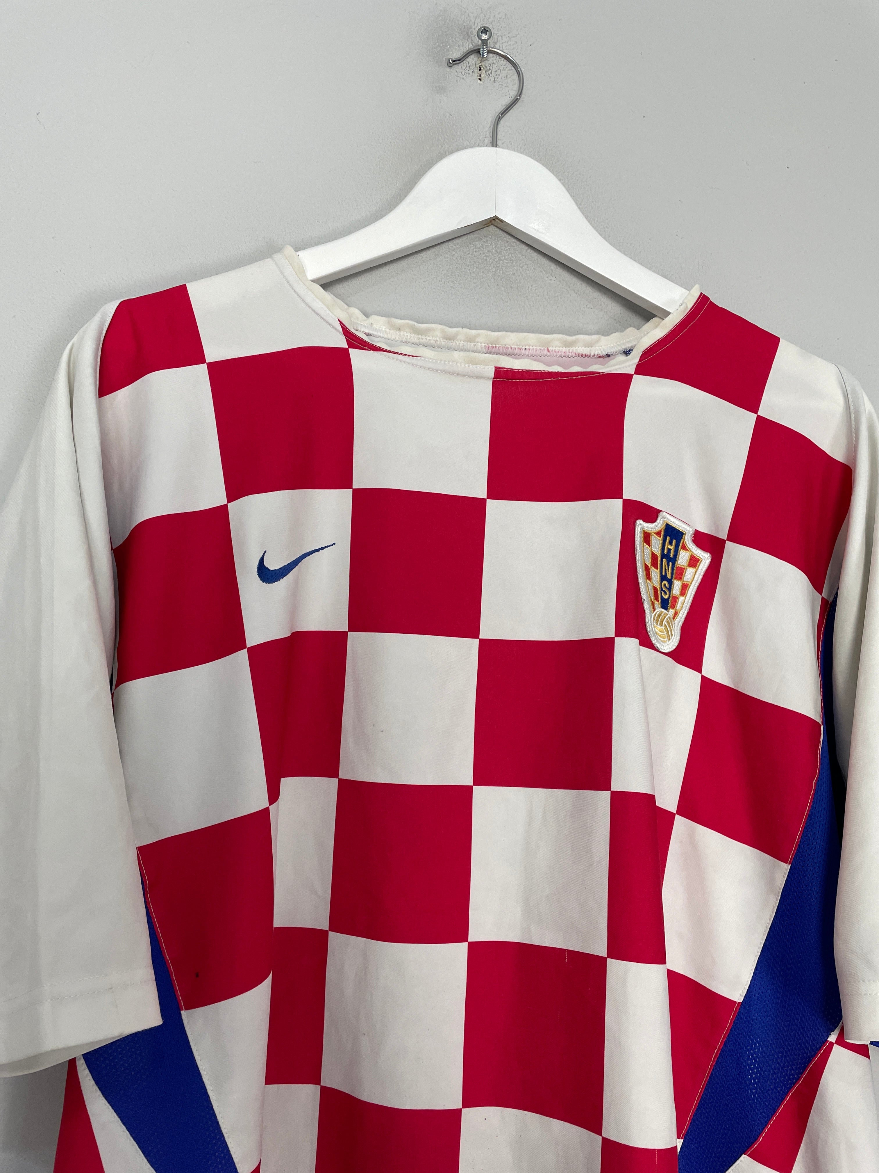 Shop 2002/04 CROATIA HOME SHIRT (XL) NIKE, classic football shirts, vintage football shirts & retro soccer jerseys at Cult Kits