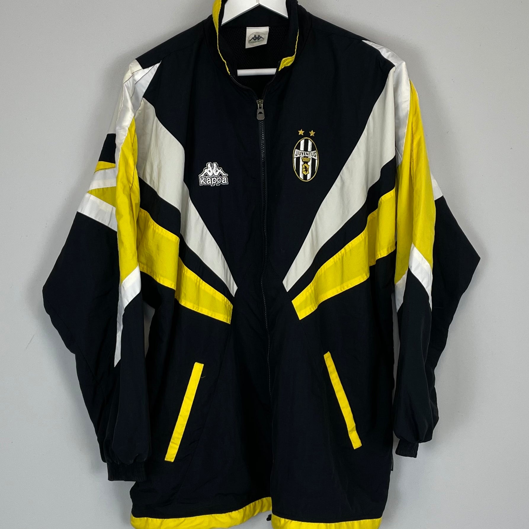 Shop 1996/98 JUVENTUS TRACK JACKET (M) KAPPA, classic football shirts, vintage football shirts & retro soccer jerseys at Cult Kits