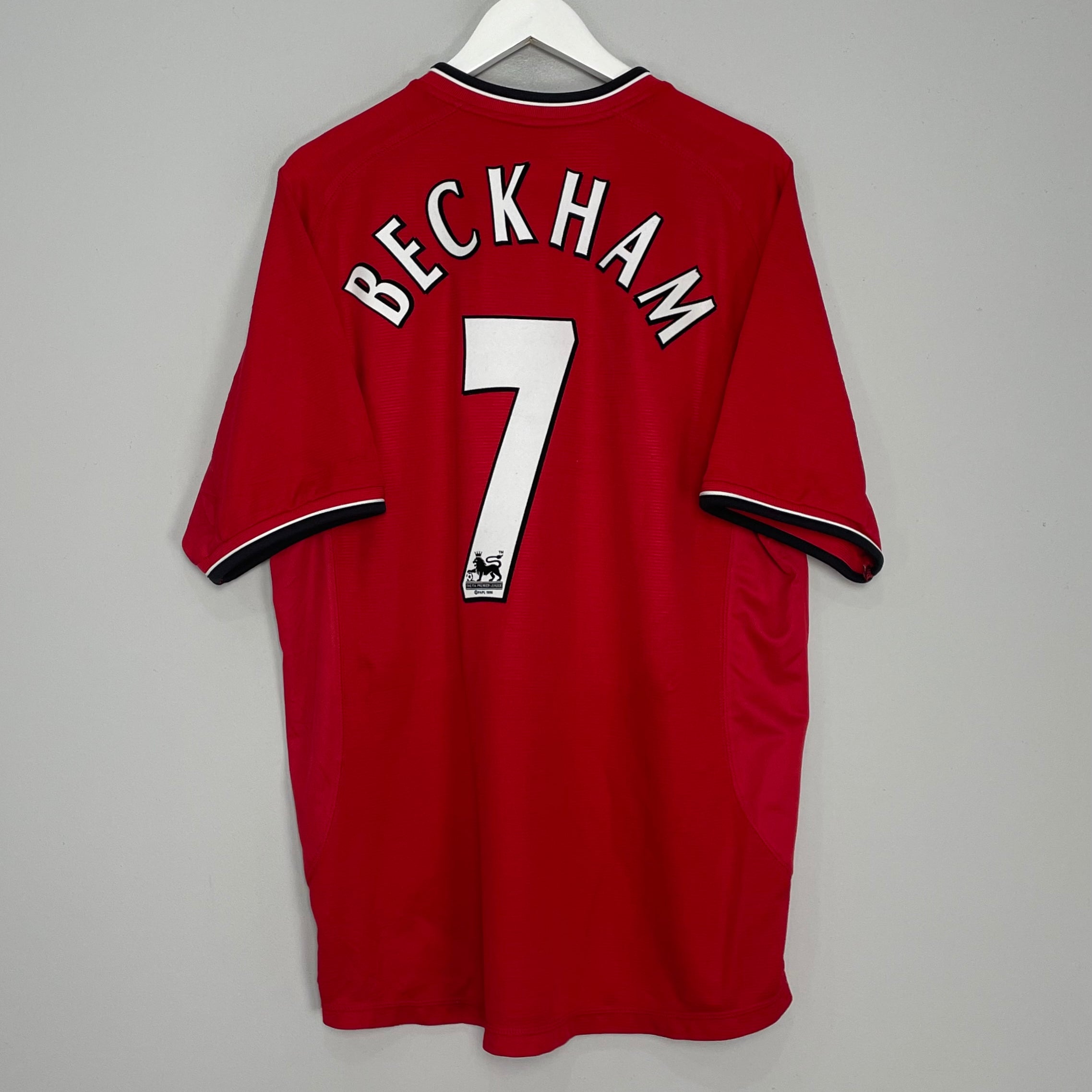 Shop 2000/02 MANCHESTER UNITED BECKHAM #7 HOME SHIRT (XL) UMBRO, classic football shirts, vintage football shirts & retro soccer jerseys at Cult Kits