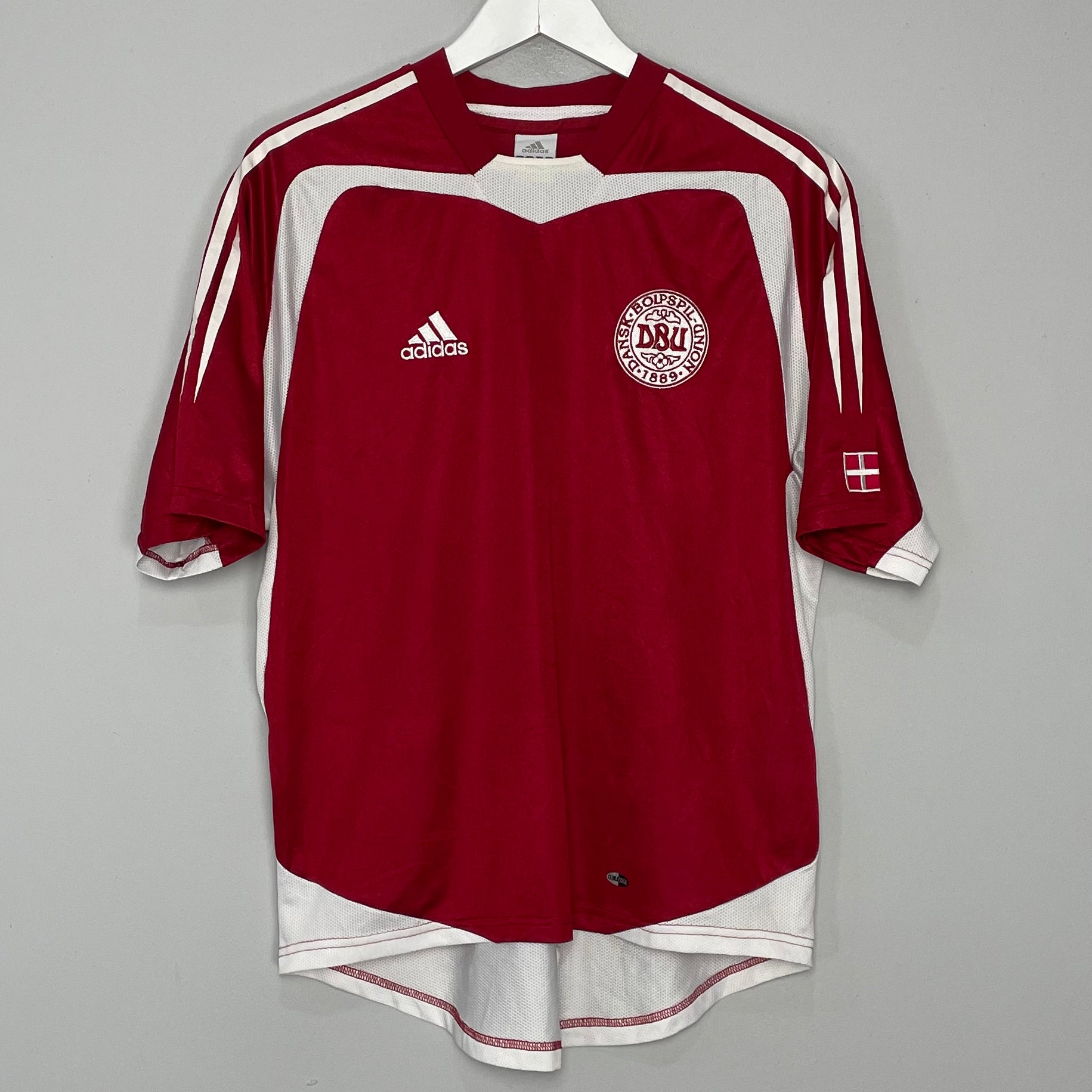 Shop 2004/05 DENMARK HOME SHIRT (M) ADIDAS, classic football shirts, vintage football shirts & retro soccer jerseys at Cult Kits
