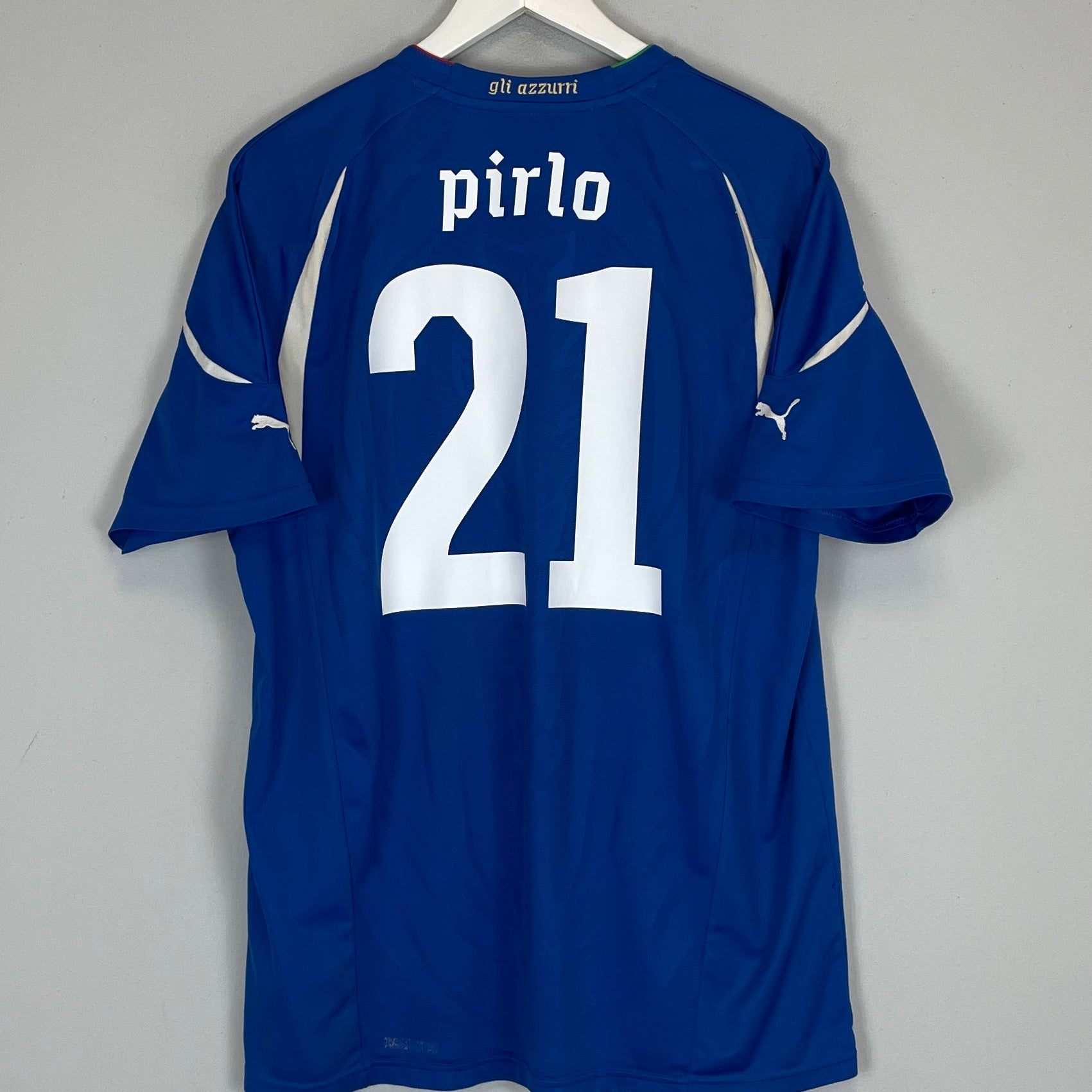 Shop 2010/11 ITALY PIRLO #21 HOME SHIRT (L) PUMA, classic football shirts, vintage football shirts & retro soccer jerseys at Cult Kits
