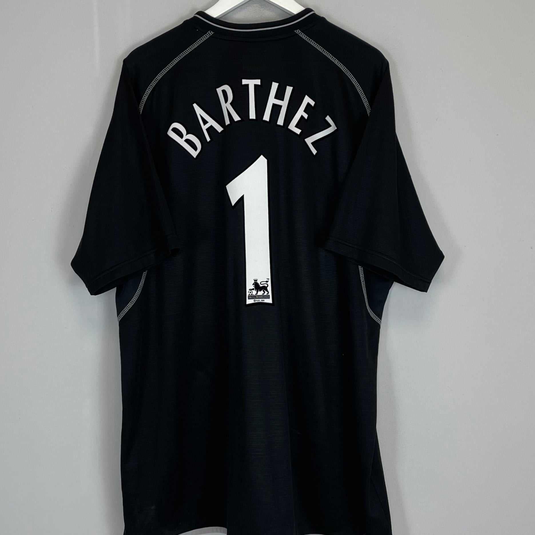 Shop 2000/01 MANCHESTER UNITED BARTHEZ #1 GK SHIRT (XXL) UMBRO, classic football shirts, vintage football shirts & retro soccer jerseys at Cult Kits