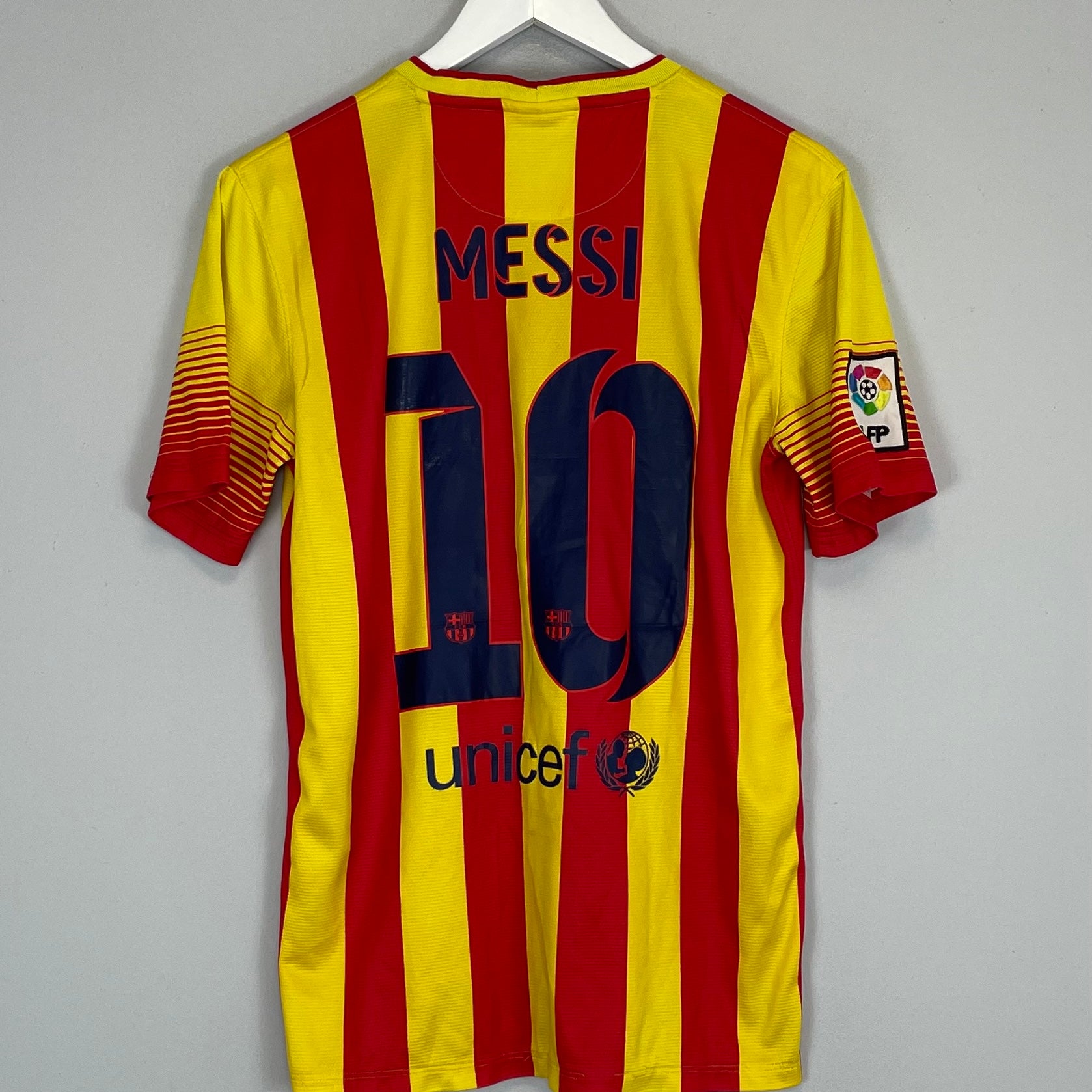 Shop 2013/14 BARCELONA MESSI #10 AWAY SHIRT (S) NIKE, classic football shirts, vintage football shirts & retro soccer jerseys at Cult Kits