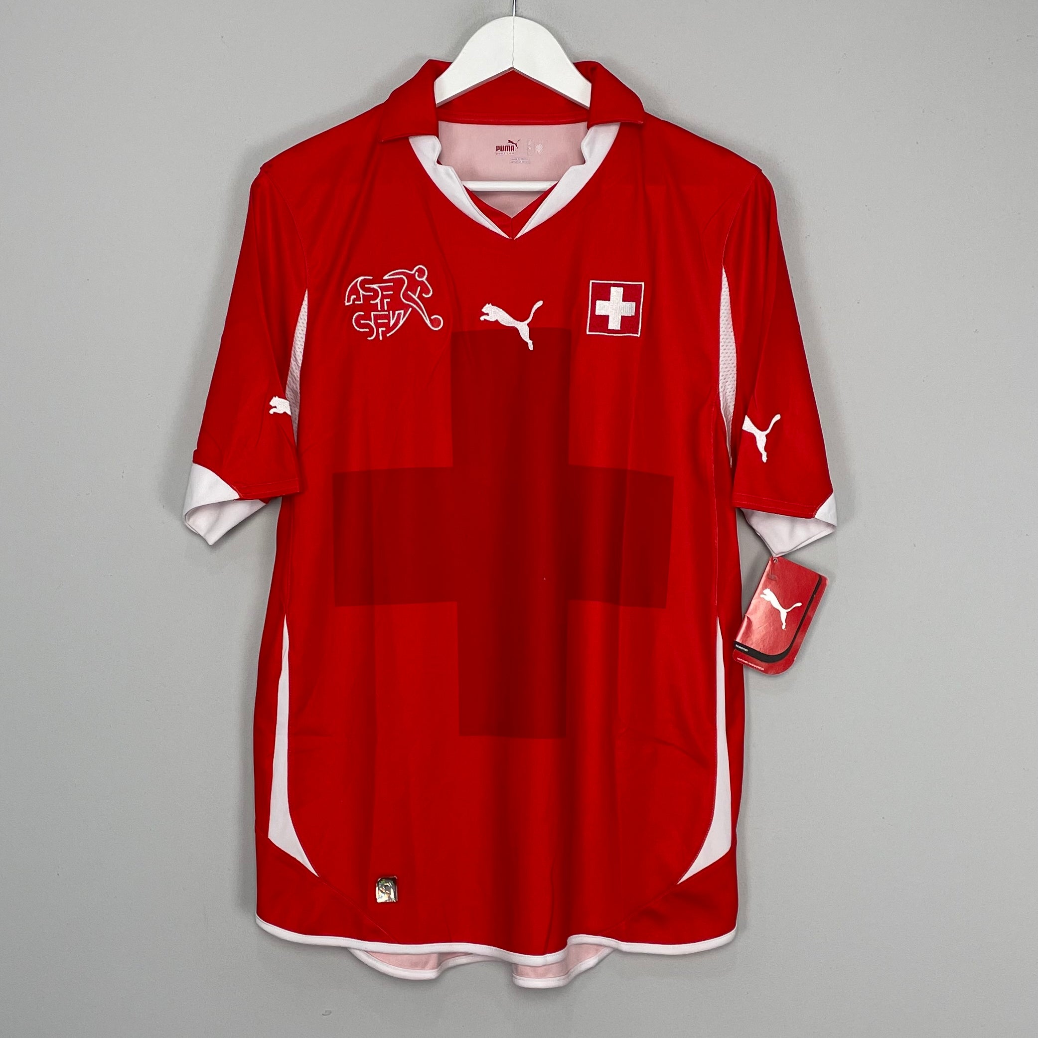 Shop 2010/12 SWITZERLAND *BNWT* HOME SHIRT (L) PUMA, classic football shirts, vintage football shirts & retro soccer jerseys at Cult Kits