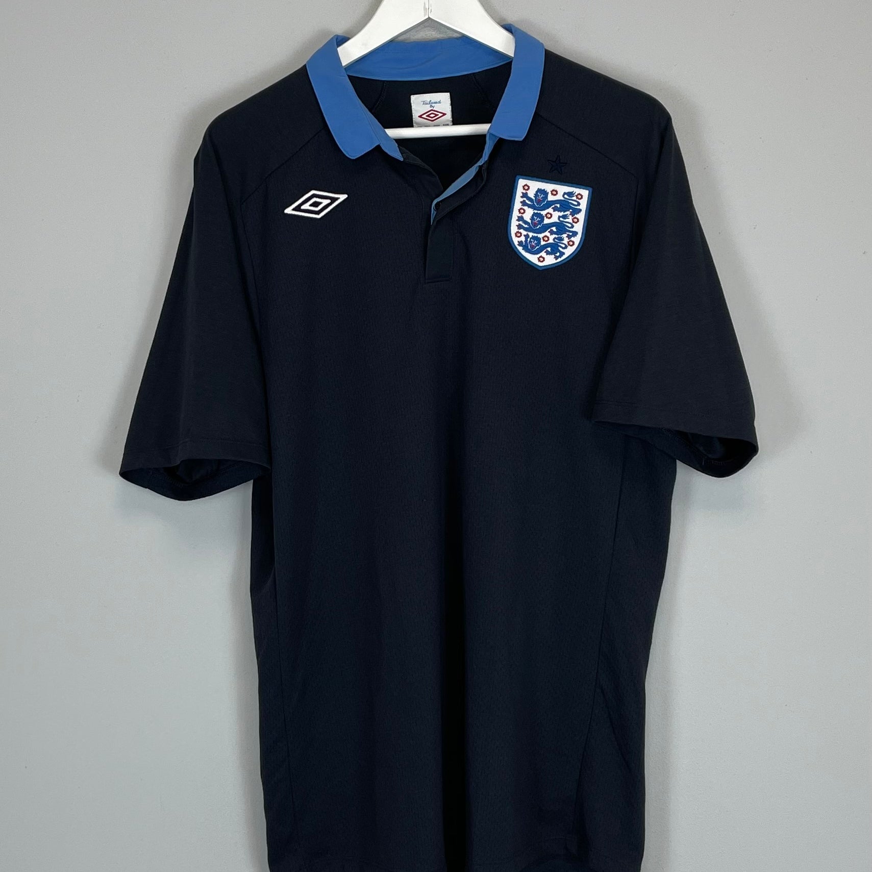 Shop 2011/13 ENGLAND AWAY SHIRT (L) UMBRO, classic football shirts, vintage football shirts & retro soccer jerseys at Cult Kits