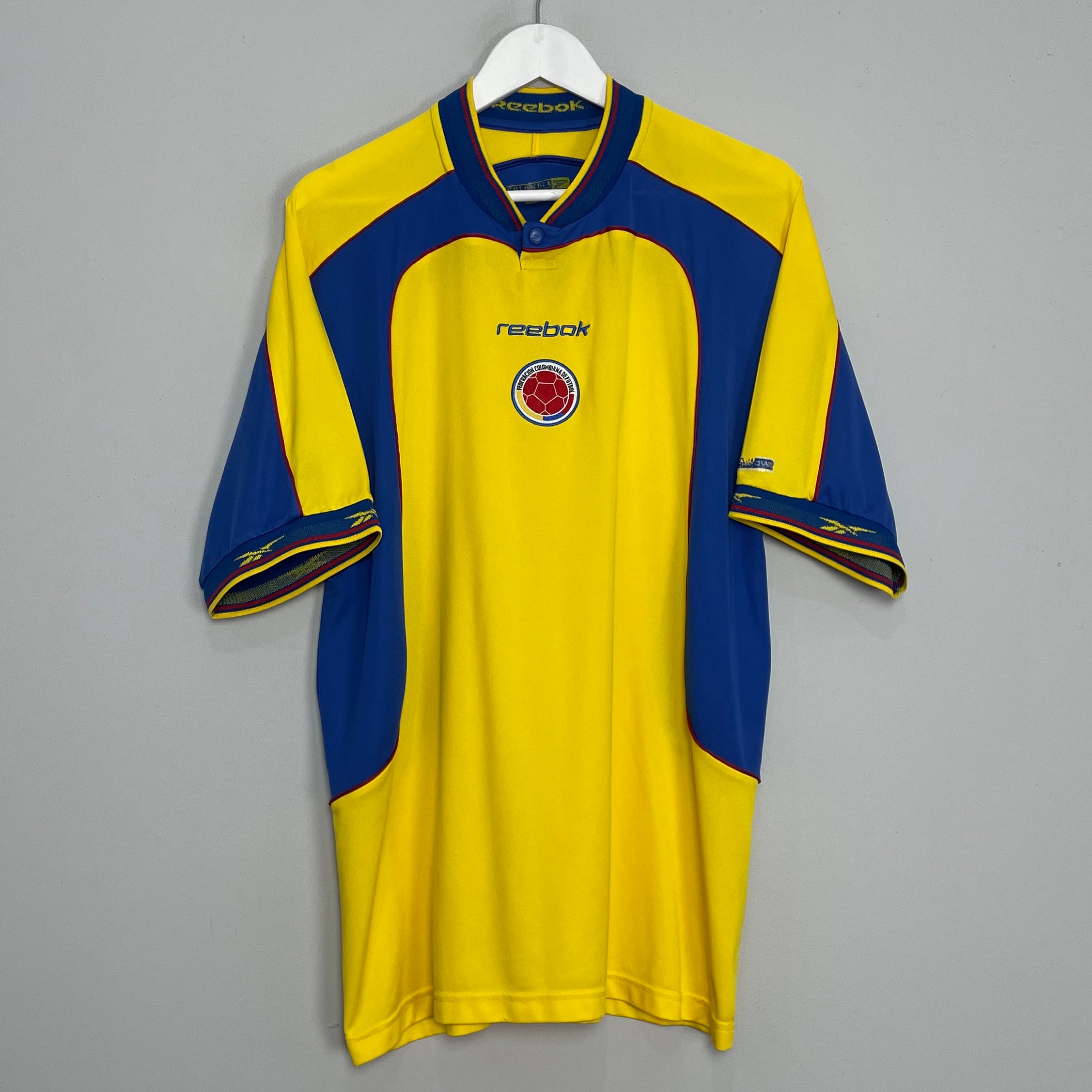 Shop 2001/02 COLOMBIA HOME SHIRT (L) REEBOK, classic football shirts, vintage football shirts & retro soccer jerseys at Cult Kits