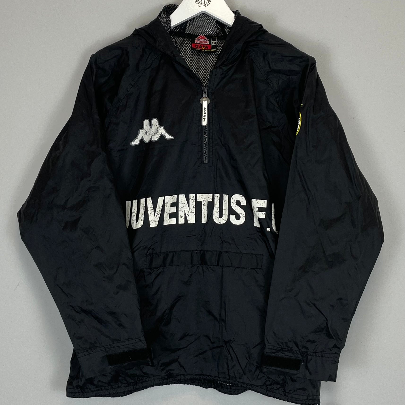 Shop 1995/97 JUVENTUS WINDBREAKER (M) KAPPA, classic football shirts, vintage football shirts & retro soccer jerseys at Cult Kits