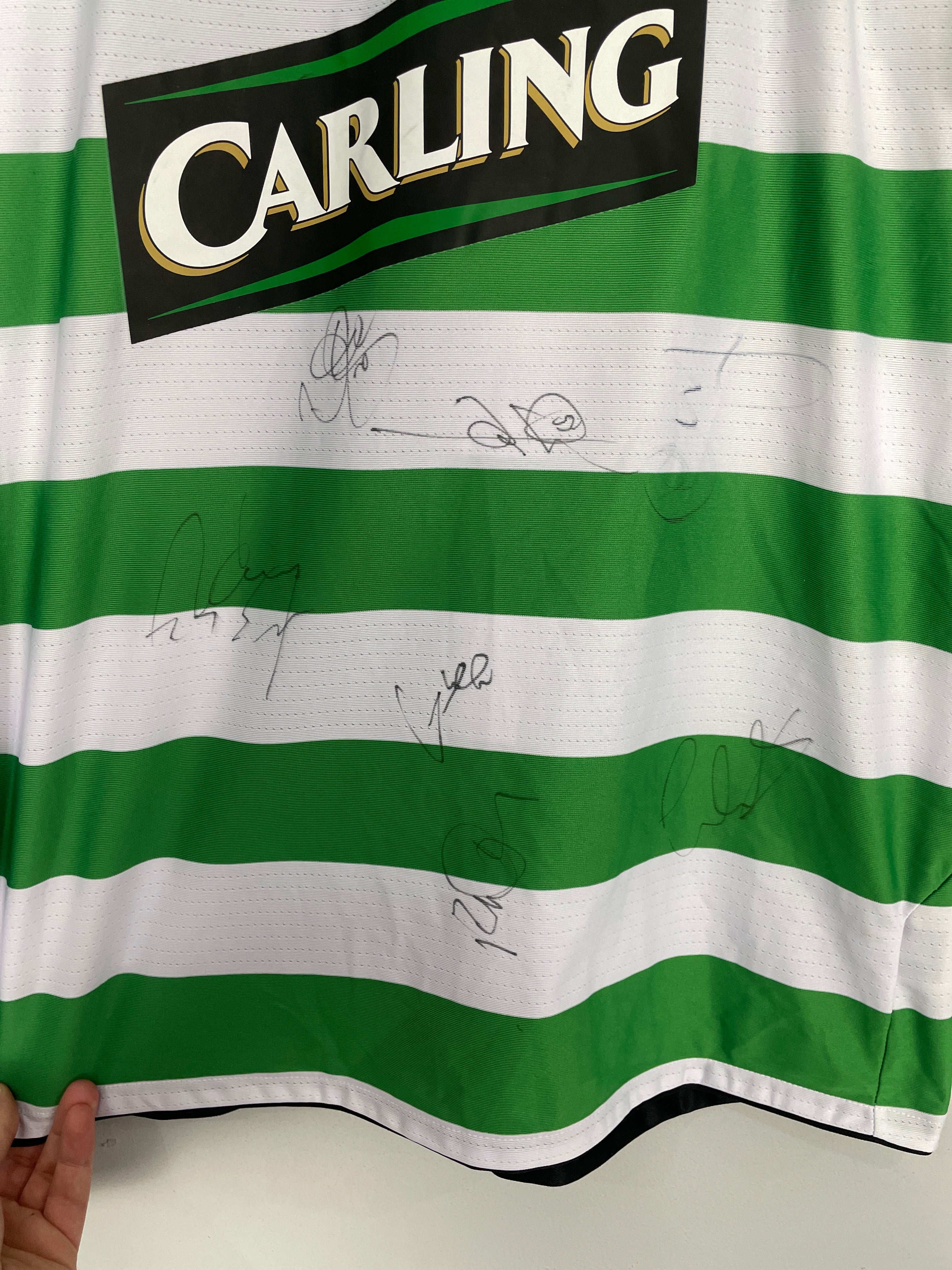 Shop 2004/05 CELTIC JUNINHO #7 *SQUAD SIGNED* HOME SHIRT (L) UMBRO, classic football shirts, vintage football shirts & retro soccer jerseys at Cult Kits