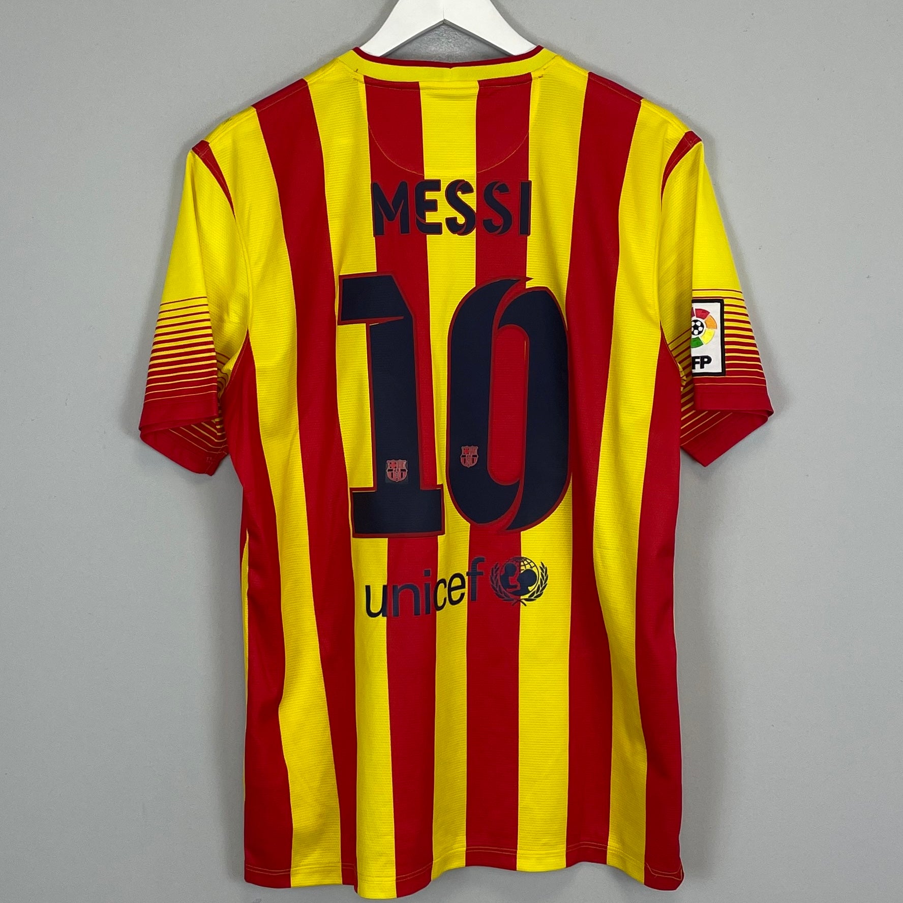 Shop 2013/14 BARCELONA MESSI #10 AWAY SHIRT (L) NIKE, classic football shirts, vintage football shirts & retro soccer jerseys at Cult Kits