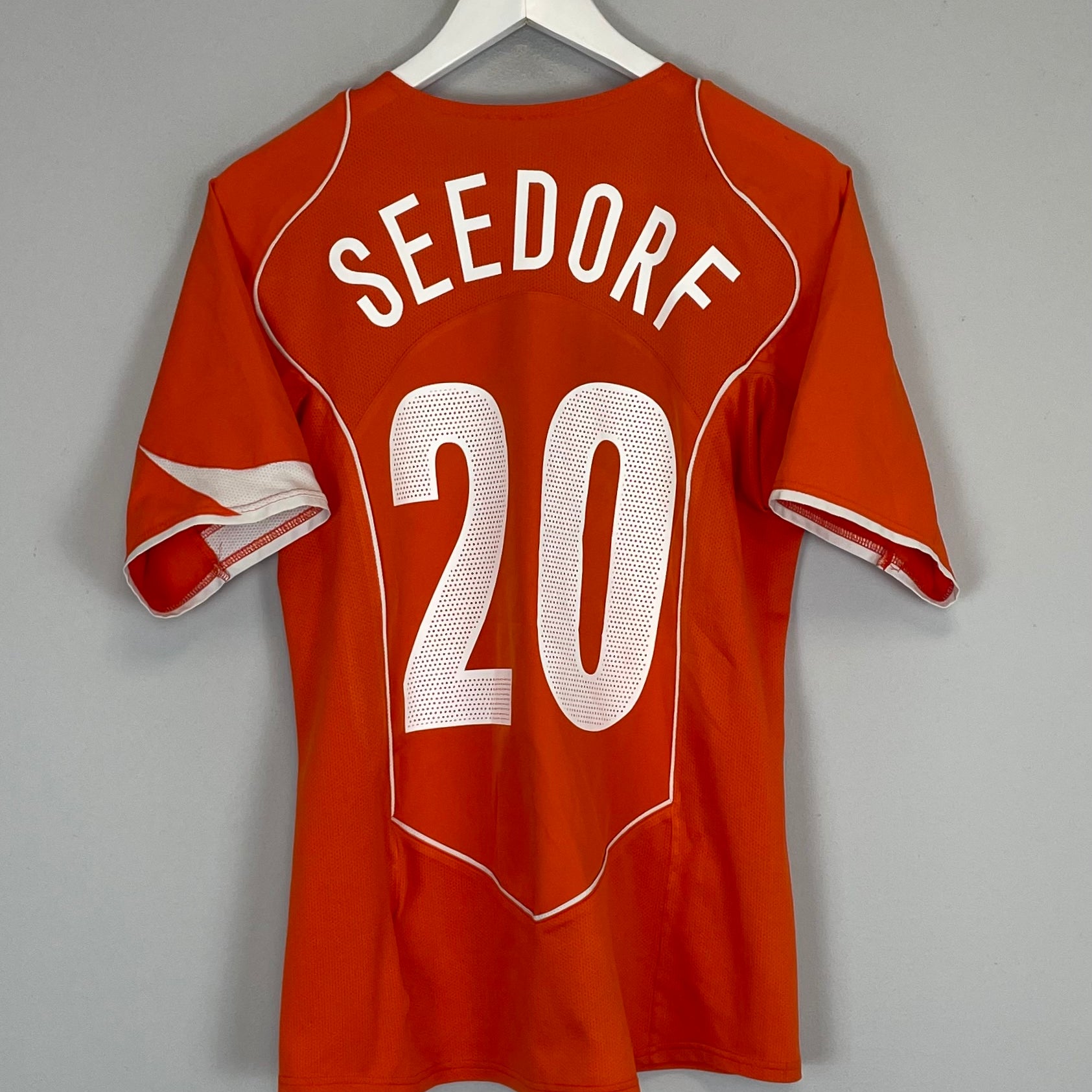 Shop 2004/06 NETHERLANDS SEEDORF #20 HOME SHIRT (M) NIKE, classic football shirts, vintage football shirts & retro soccer jerseys at Cult Kits